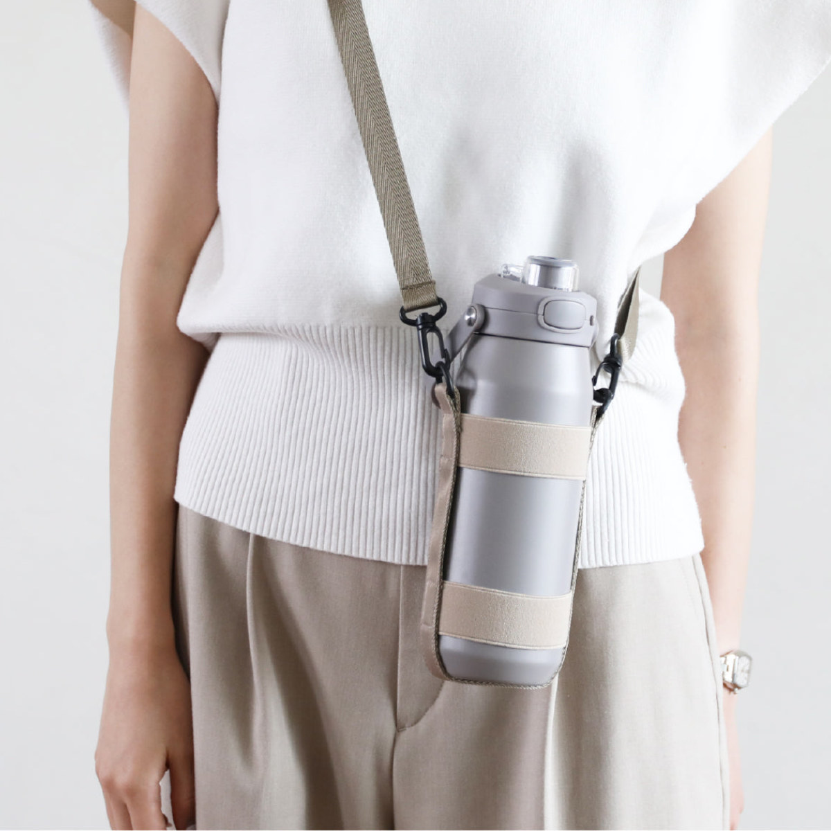 伸縮ボトルホルダー maneuver ( 伸縮 ボトルホルダー ホルダー カバー ボトルカバー ペットボトル マイボトル 水筒カバー ケース ショルダーベルト ボトルケース 持ち歩き お洒落 ) 【ブラック】 ブラック