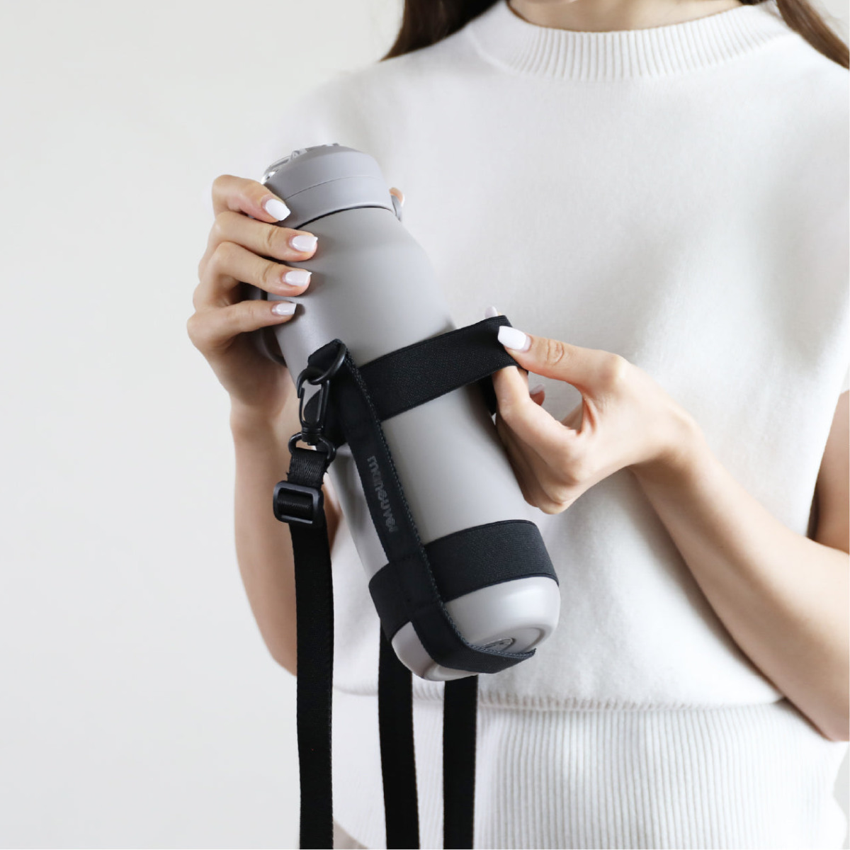 伸縮ボトルホルダー maneuver ( 伸縮 ボトルホルダー ホルダー カバー ボトルカバー ペットボトル マイボトル 水筒カバー ケース ショルダーベルト ボトルケース 持ち歩き お洒落 ) 【ブラック】 ブラック