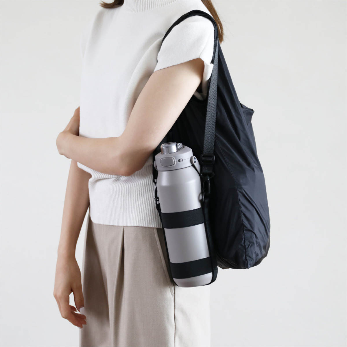 伸縮ボトルホルダー maneuver ( 伸縮 ボトルホルダー ホルダー カバー ボトルカバー ペットボトル マイボトル 水筒カバー ケース ショルダーベルト ボトルケース 持ち歩き お洒落 ) 【ブラック】 ブラック