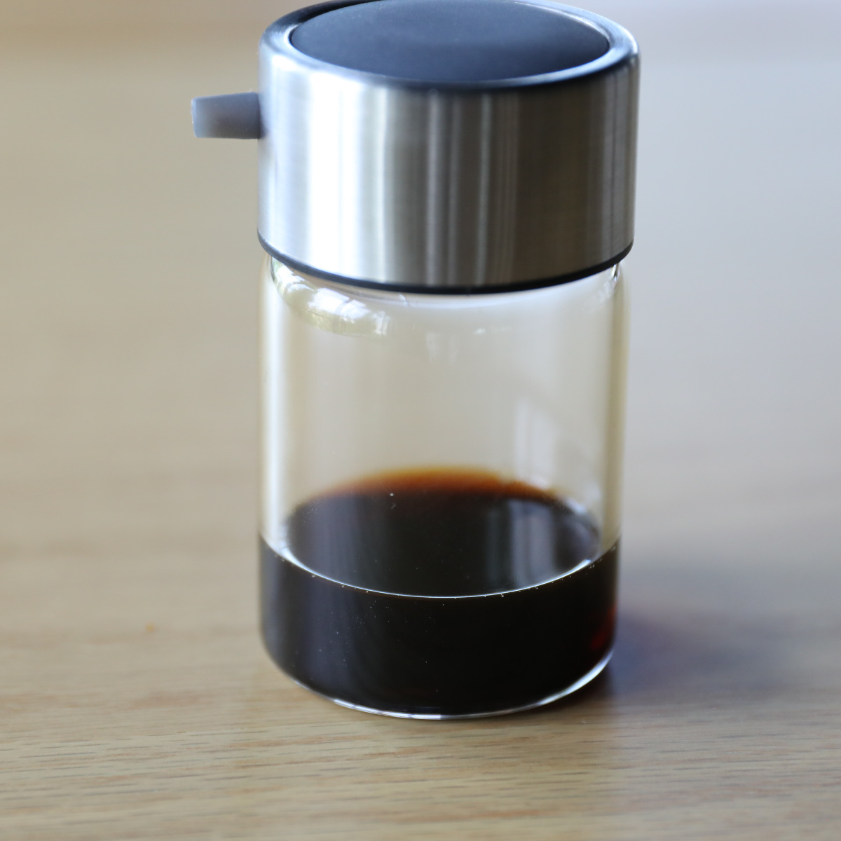 醤油さし 80ml atomico 食洗機対応 耐熱ガラス製 ( アトミコ 醤油入れ しょうゆ差し しょう油差し しょうゆ入れ しょう油入れ 醤油注ぎ ガラス製 卓上 調味料 入れ 容器 ボトル 保管 保存 プッシュ式 ミニ コンパクト おしゃれ )