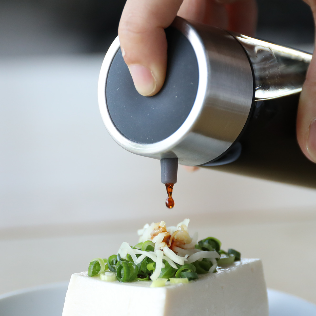 醤油さし 80ml atomico 食洗機対応 耐熱ガラス製 ( アトミコ 醤油入れ しょうゆ差し しょう油差し しょうゆ入れ しょう油入れ 醤油注ぎ ガラス製 卓上 調味料 入れ 容器 ボトル 保管 保存 プッシュ式 ミニ コンパクト おしゃれ )