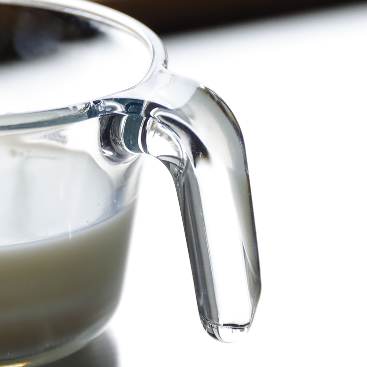 計量カップ atomico 500ml Mサイズ 耐熱ガラス 取っ手付き ( アトミコ 計量コップ メジャーカップ 計量器具 目盛り付き 食洗機対応 電子レンジ対応 冷凍対応 オーブン対応 メモリ 耐熱 ガラス製 注ぎ口付き 製菓道具 お菓子作り )