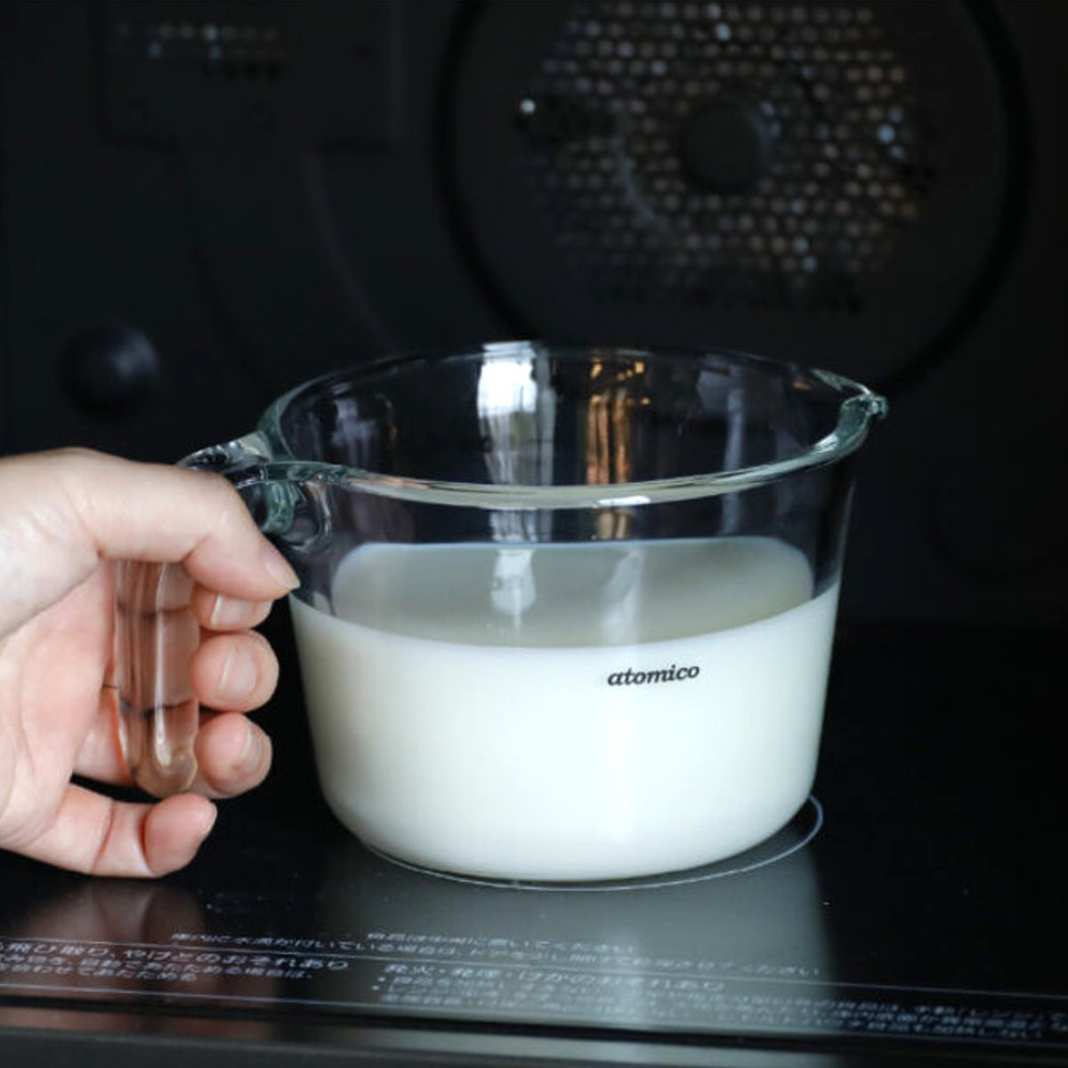 計量カップ atomico 500ml Mサイズ 耐熱ガラス 取っ手付き ( アトミコ 計量コップ メジャーカップ 計量器具 目盛り付き 食洗機対応 電子レンジ対応 冷凍対応 オーブン対応 メモリ 耐熱 ガラス製 注ぎ口付き 製菓道具 お菓子作り )