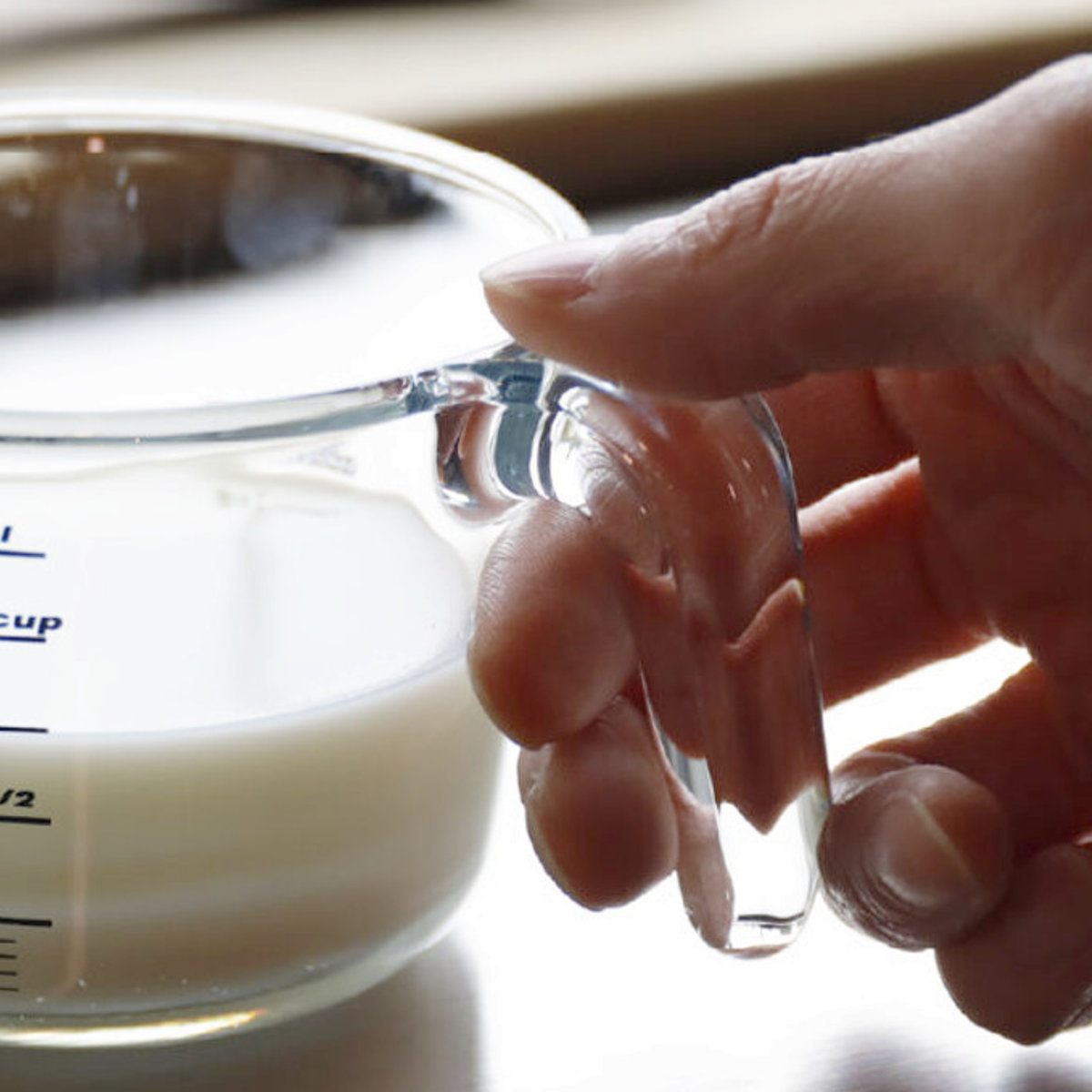 計量カップ atomico 500ml Mサイズ 耐熱ガラス 取っ手付き ( アトミコ 計量コップ メジャーカップ 計量器具 目盛り付き 食洗機対応 電子レンジ対応 冷凍対応 オーブン対応 メモリ 耐熱 ガラス製 注ぎ口付き 製菓道具 お菓子作り )