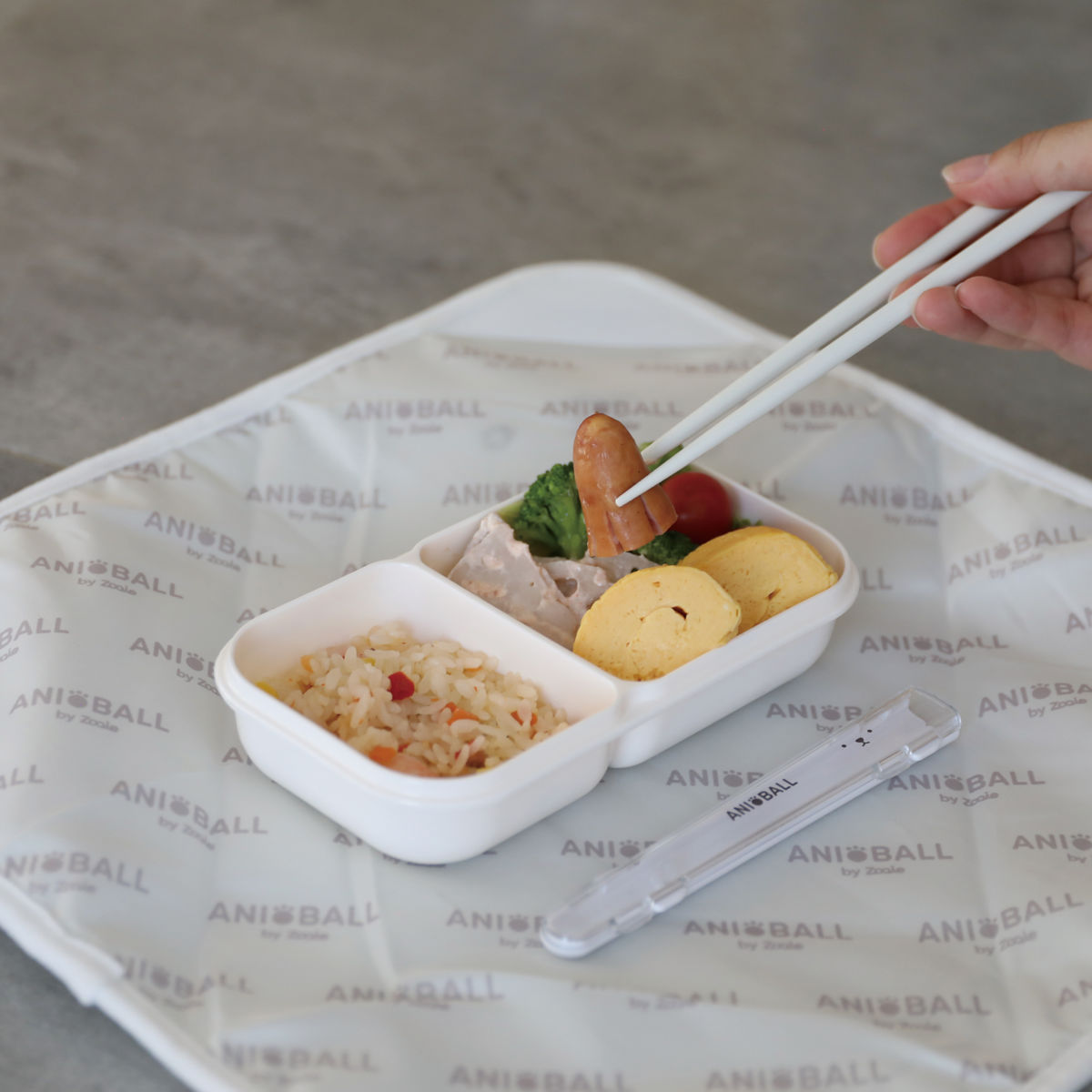 ランチクロス アニボール ランチラッパー ひっつく ( 保冷 お弁当包み ランチョンマット ランチマット かわいい 風呂敷 大判 お弁当箱入れ 弁当箱 弁当 ランチボックス ケース 包み 風呂敷型 正方形 ) 【シロクマ】 シロクマ