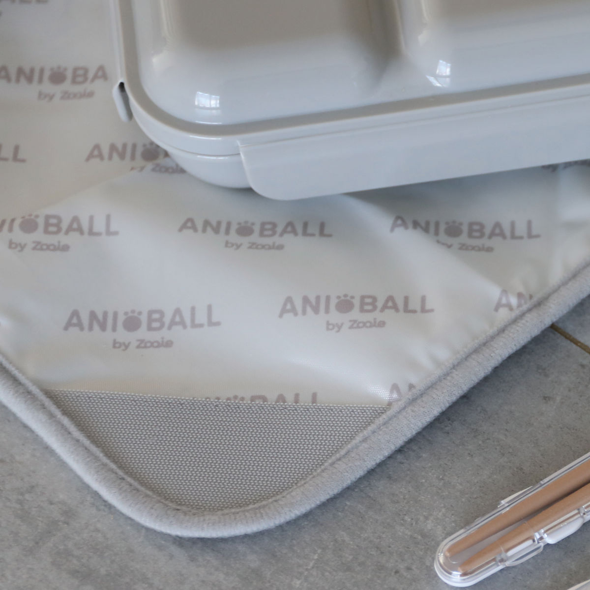 ランチクロス アニボール ランチラッパー ひっつく ( 保冷 お弁当包み ランチョンマット ランチマット かわいい 風呂敷 大判 お弁当箱入れ 弁当箱 弁当 ランチボックス ケース 包み 風呂敷型 正方形 ) 【シロクマ】 シロクマ