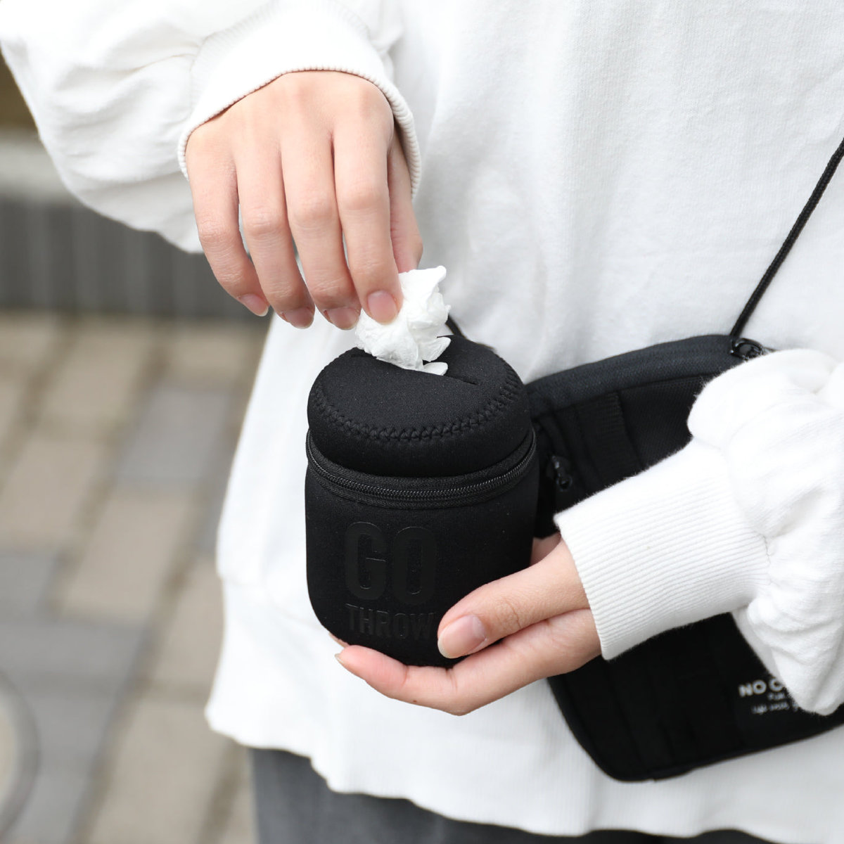 携帯ゴミ箱 GO THROW BIG ( 持ち運び 携帯用 ゴミ箱 ゴミ入れ 小物入れ ミニポーチ ケース レジャー アウトドア カラビナ付き マルチケース 持ち歩き マルチポーチ 洗える )