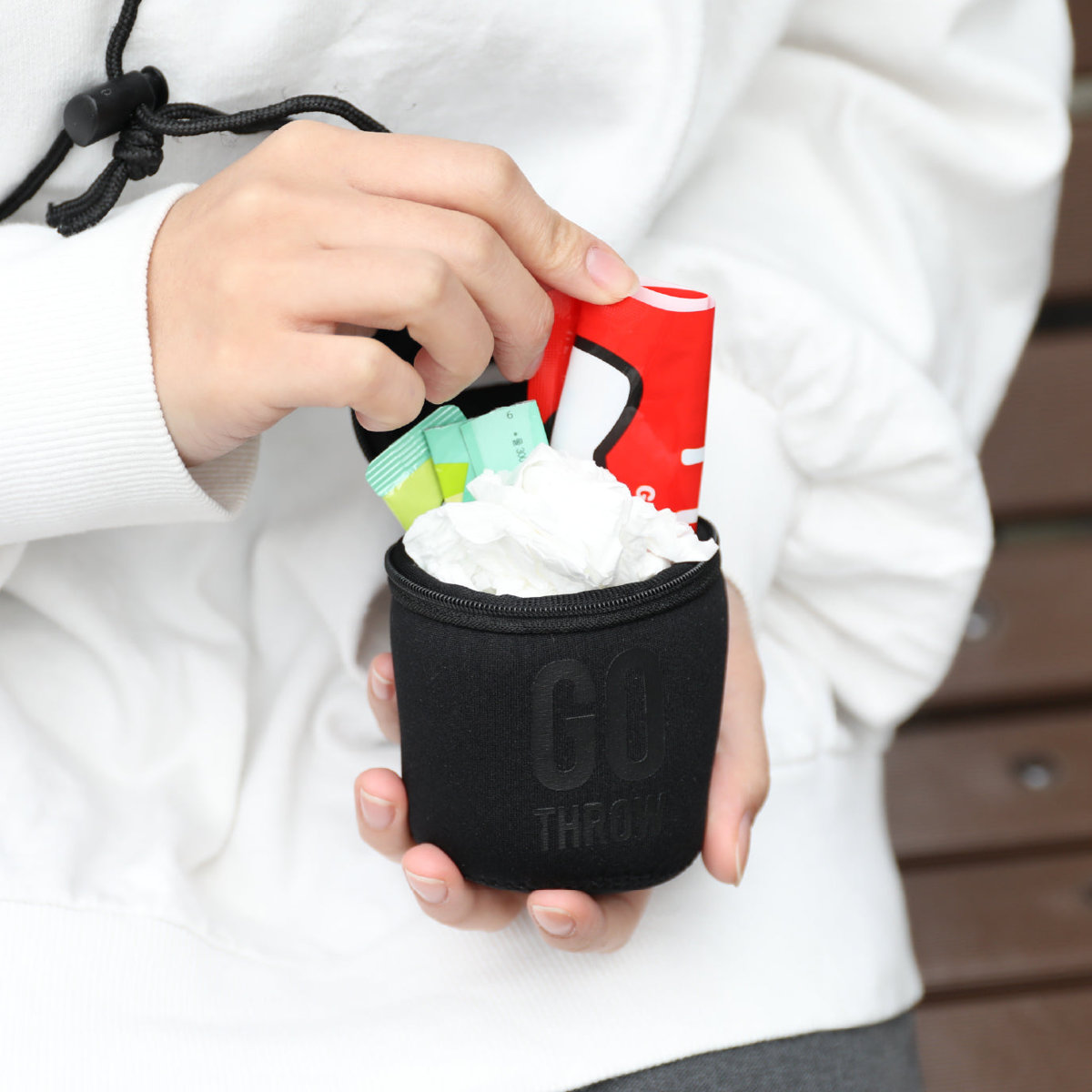 携帯ゴミ箱 GO THROW BIG ( 持ち運び 携帯用 ゴミ箱 ゴミ入れ 小物入れ ミニポーチ ケース レジャー アウトドア カラビナ付き マルチケース 持ち歩き マルチポーチ 洗える )