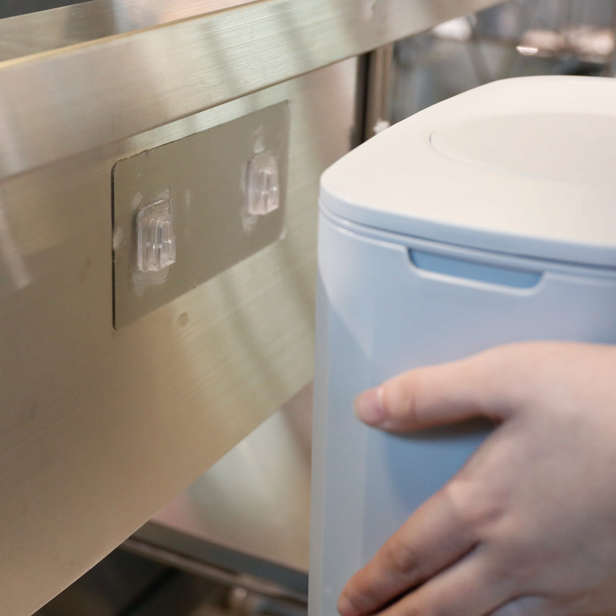 ゴミ箱 7L キッチンドアペール atomico ( 生ごみ 生ゴミ ごみばこ ごみ箱 ダストボックス コンパクト フタ付き シンク扉 キッチン扉 三角コーナー 小型 7リットル 壁掛け 床置き コンパクト キッチン 洗面所 )