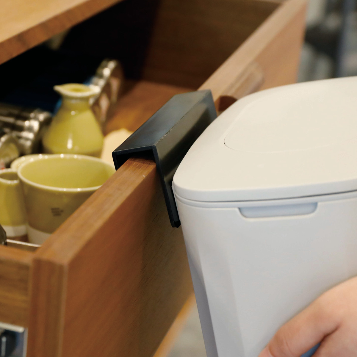 ゴミ箱 7L キッチンドアペール atomico ( 生ごみ 生ゴミ ごみばこ ごみ箱 ダストボックス コンパクト フタ付き シンク扉 キッチン扉 三角コーナー 小型 7リットル 壁掛け 床置き コンパクト キッチン 洗面所 )