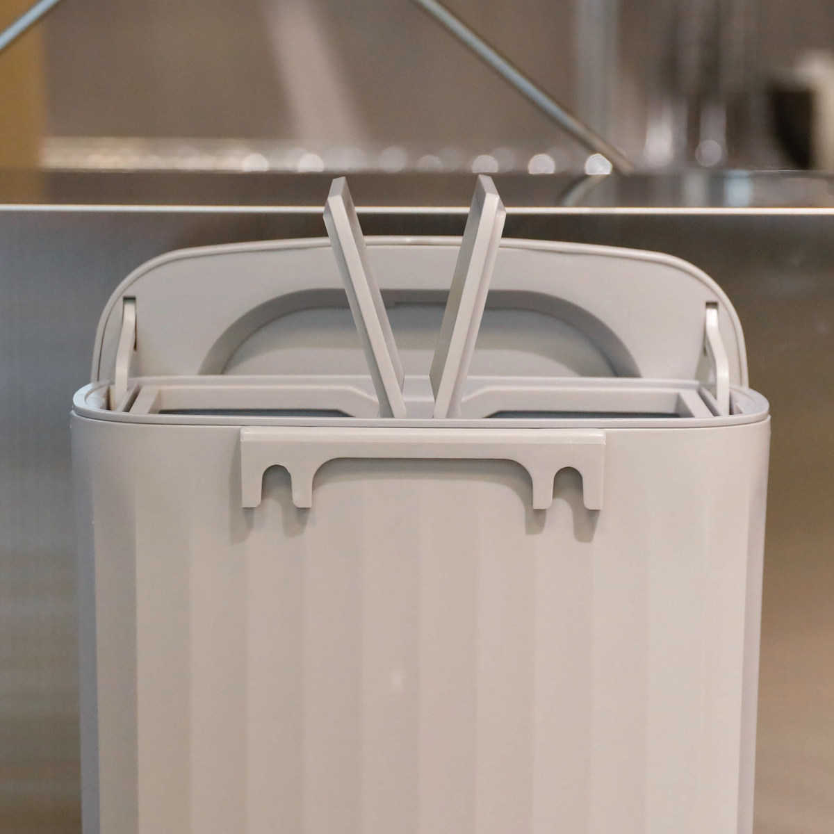 ゴミ箱 7L キッチンドアペール atomico ( 生ごみ 生ゴミ ごみばこ ごみ箱 ダストボックス コンパクト フタ付き シンク扉 キッチン扉 三角コーナー 小型 7リットル 壁掛け 床置き コンパクト キッチン 洗面所 )