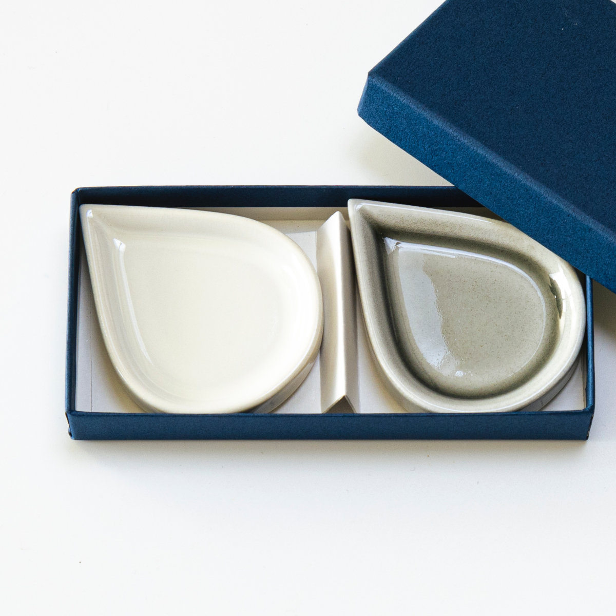 皿 豆皿 しずく ( 2枚入り 磁器 美濃焼 日本製 電子レンジ対応 お皿 プレート 小皿 おしゃれ アクセサリートレー トレー トレイ アクセサリー入れ ) 【黄グレー】 黄グレー