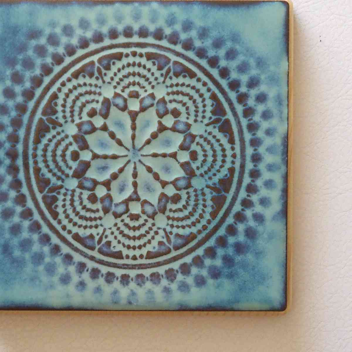 鍋敷き マンダラ鍋敷き 曼荼羅 ( 鍋敷 磁器 美濃焼 タイル なべ敷き なべしき 鍋しき 日本製 トリベット 鍋 スキレット 急須 ティーポット 置き トレイ トレー 卓上 おしゃれ ) 【グリーン】 グリーン