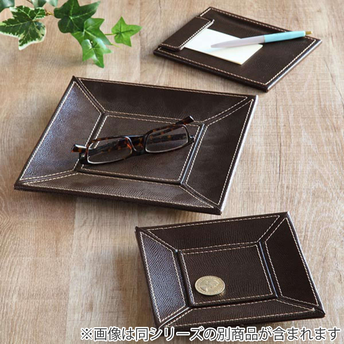 小物トレー 正方形 トレー レザー風 キャッシュトレー 幅17×奥行17×高さ1.5cm ( 小物入れ トレイ 卓上トレー アクセサリートレイ ペン めがね メガネ置き 腕時計 ペン置き メガネ 雑貨 インテリア おしゃれ )