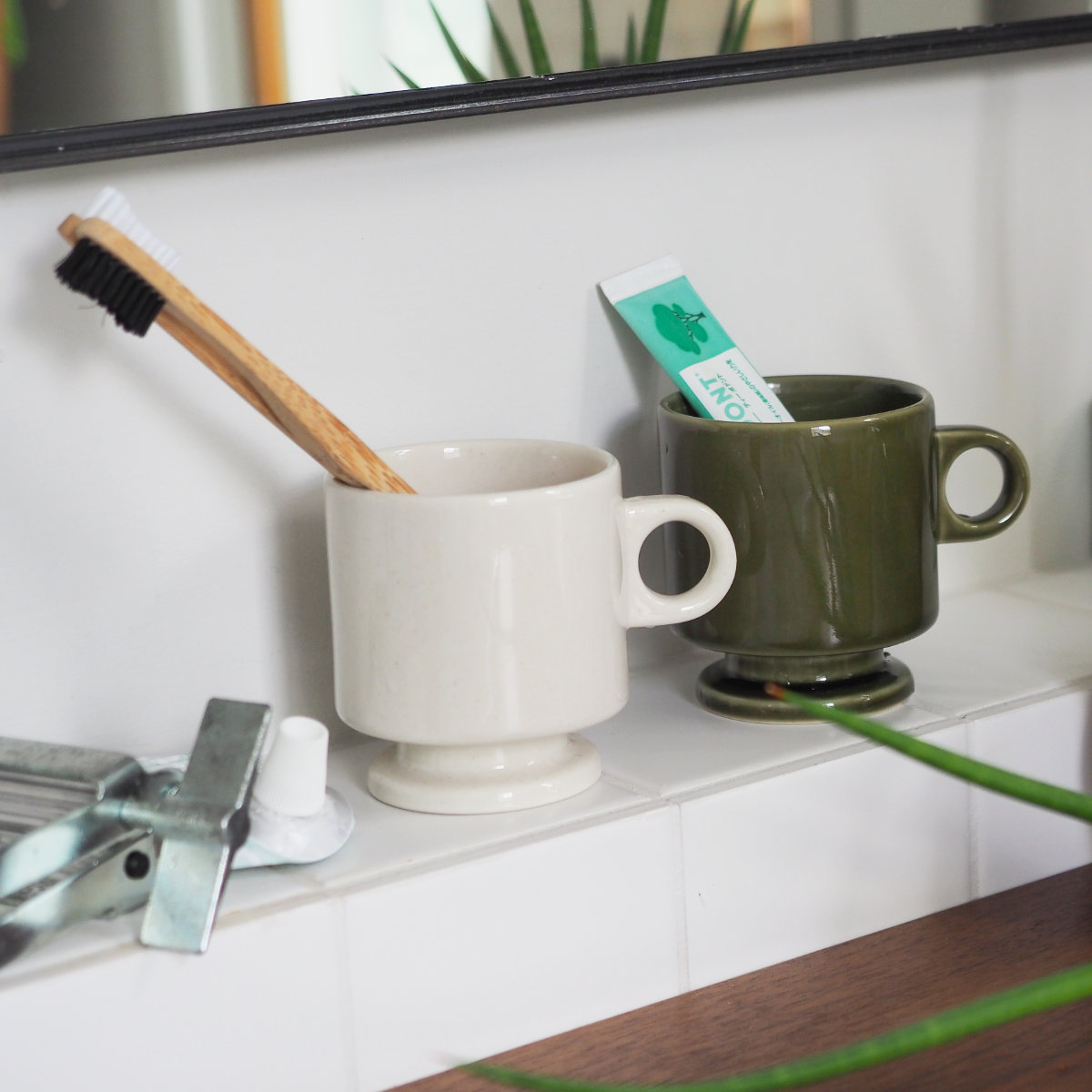 マグカップ 240ml Smith footed mug cup ( 磁器 電子レンジ対応 食洗機対応 日本製 コップ マグ マグコップ カップ 食器 おしゃれ かわいい シンプル レトロ ) 【ネイビー】 ネイビー