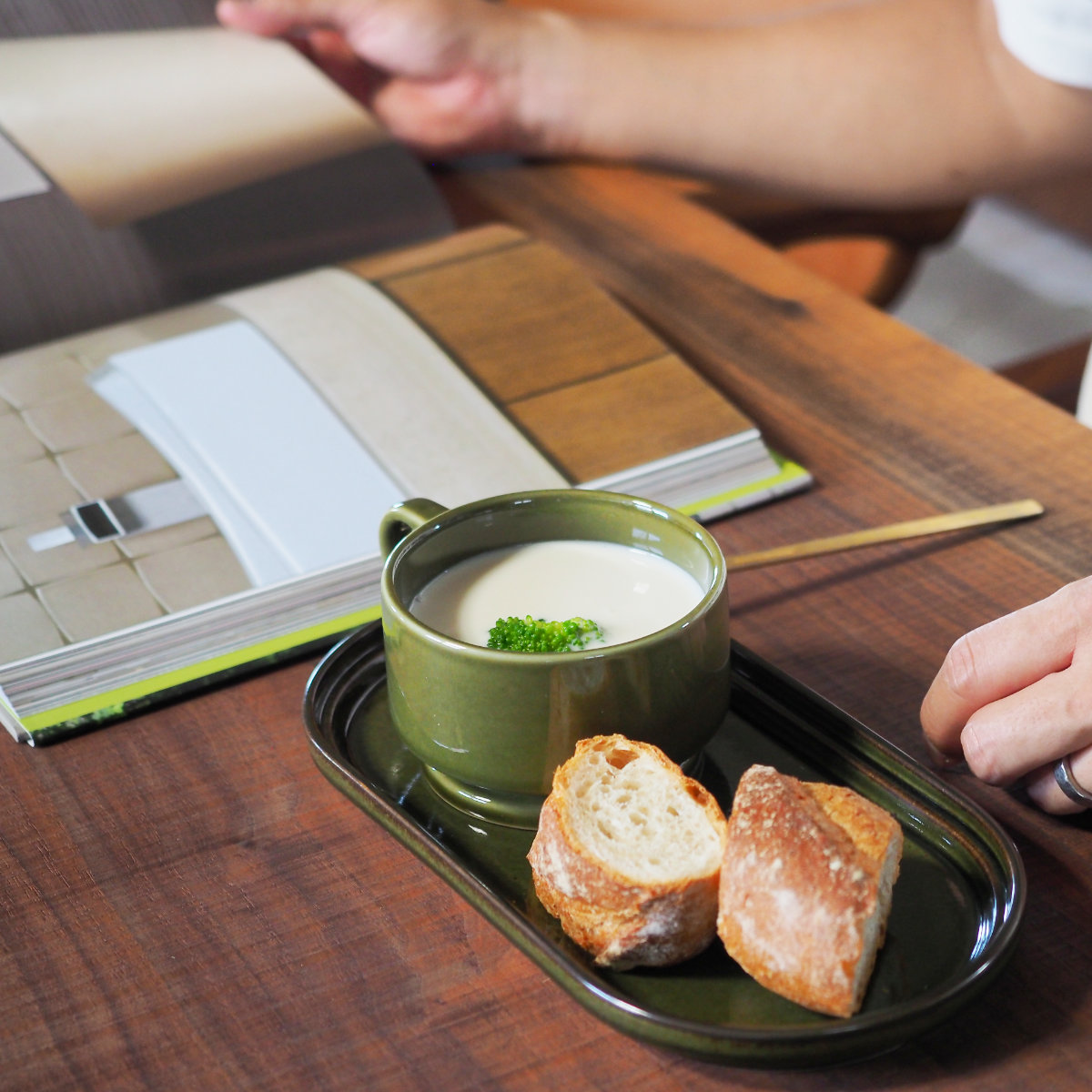 プレート Smith oval plate ( 25.5cm 電子レンジ対応 食洗機対応 日本製 磁器 オーバル 皿 お皿 食器 おしゃれ かわいい シンプル レトロ クラシック カフェ風 ) 【ブラウン】 ブラウン