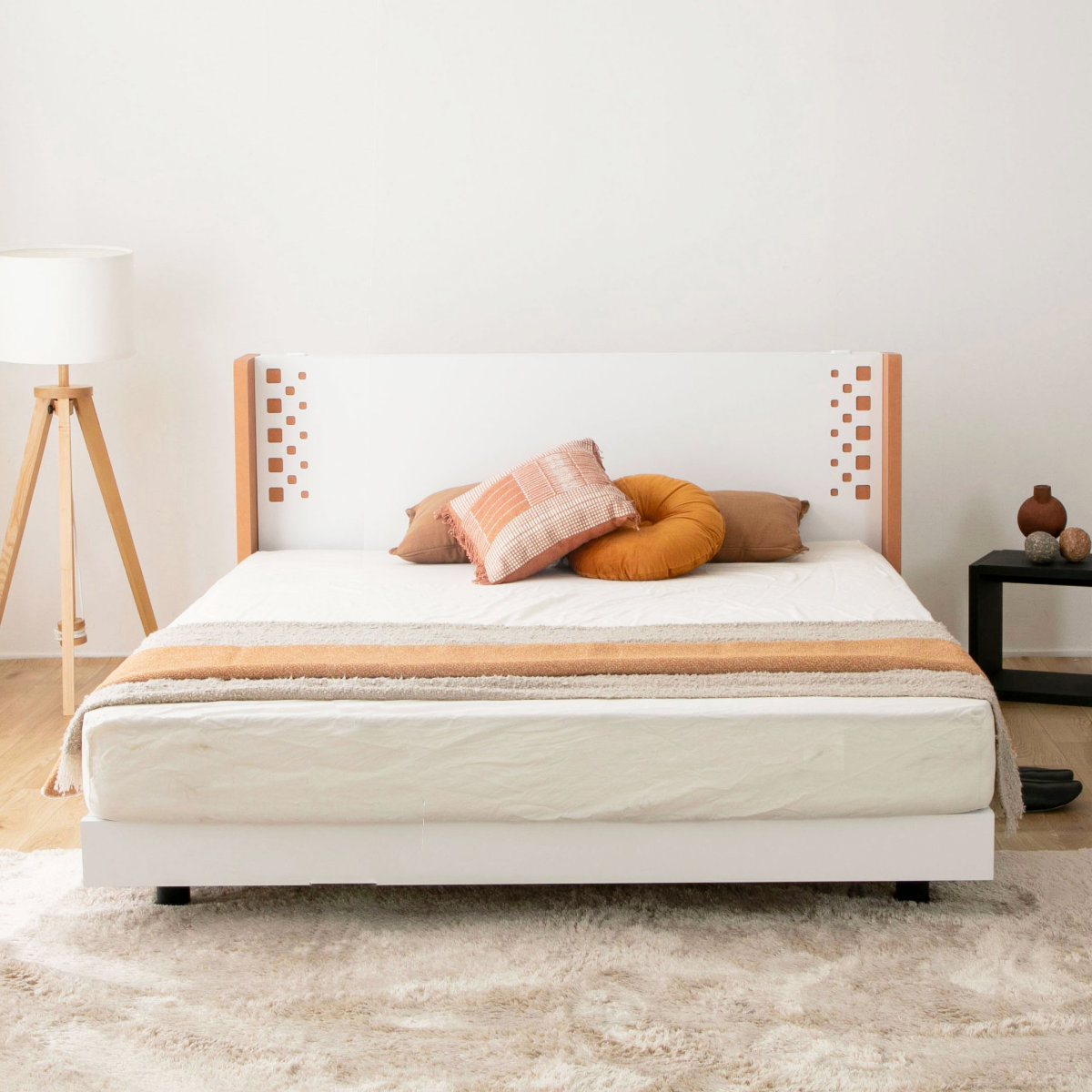 デザインベッド セミダブル YAMATE すのこ 日本製 Apel ( ベッド コンセント付 ベッドフレーム ロータイプ フロアベッド お掃除ロボット対応 バイカラー 棚付 テラコッタ ホワイト ) 【ホワイト】 ホワイト