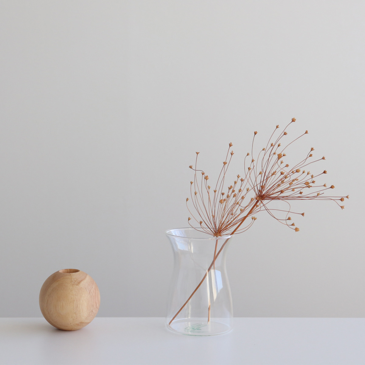 花瓶 visco ビスコ 直径7×高さ13cm S フラワーベース ( 花ビン 花びん 花器 ベース ガラスベース フラワー 花 飾る 一輪挿し 花入れ ガラス ガラス製 ハンドメイド 手作り クリア 透明 細口 天然木 木製 )