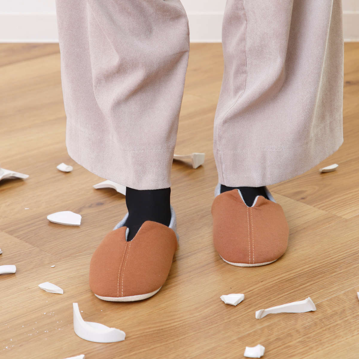 防災スリッパ M 足まもりっぱ 洗える ( 防災 ルームシューズ ルームスリッパ かかと付き スリッパ 踏み抜き防止 折り畳み 22.5~24.5cm レディース バブーシュ 前詰まり 無地 女性 震災 災害 非常時 携帯 防災グッズ 静音 おしゃれ )