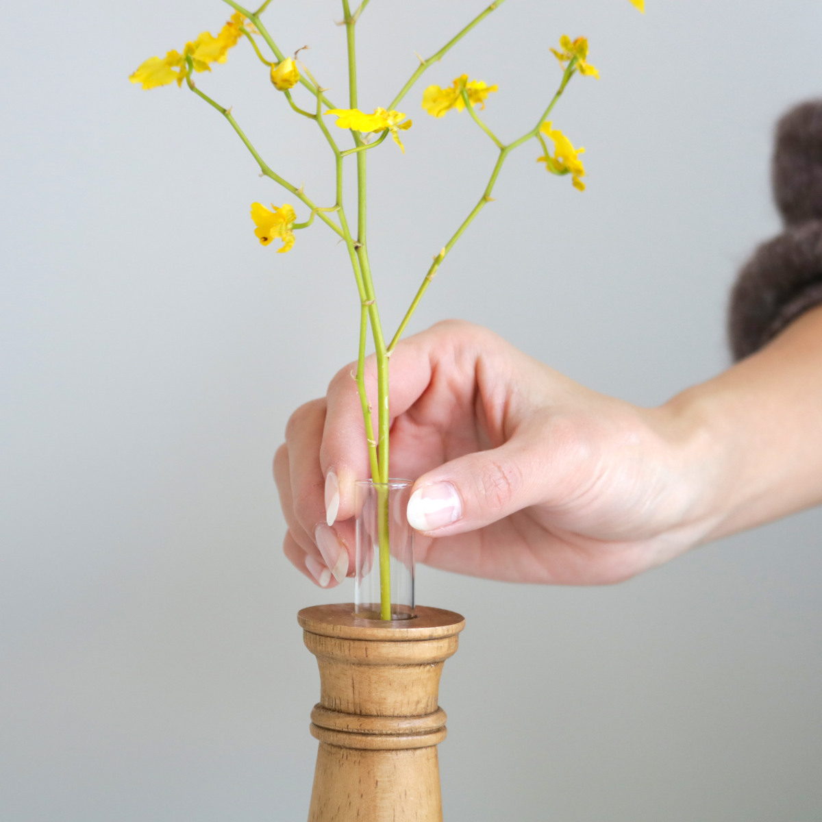 花瓶 ナインマーケ パイン 一輪挿し S ( 花びん 花器 ベース フラワーベース フラワー 花 飾る 天然木 ガラスベース スタンド型 スタンド ハンドメイド シリンダーガラス )