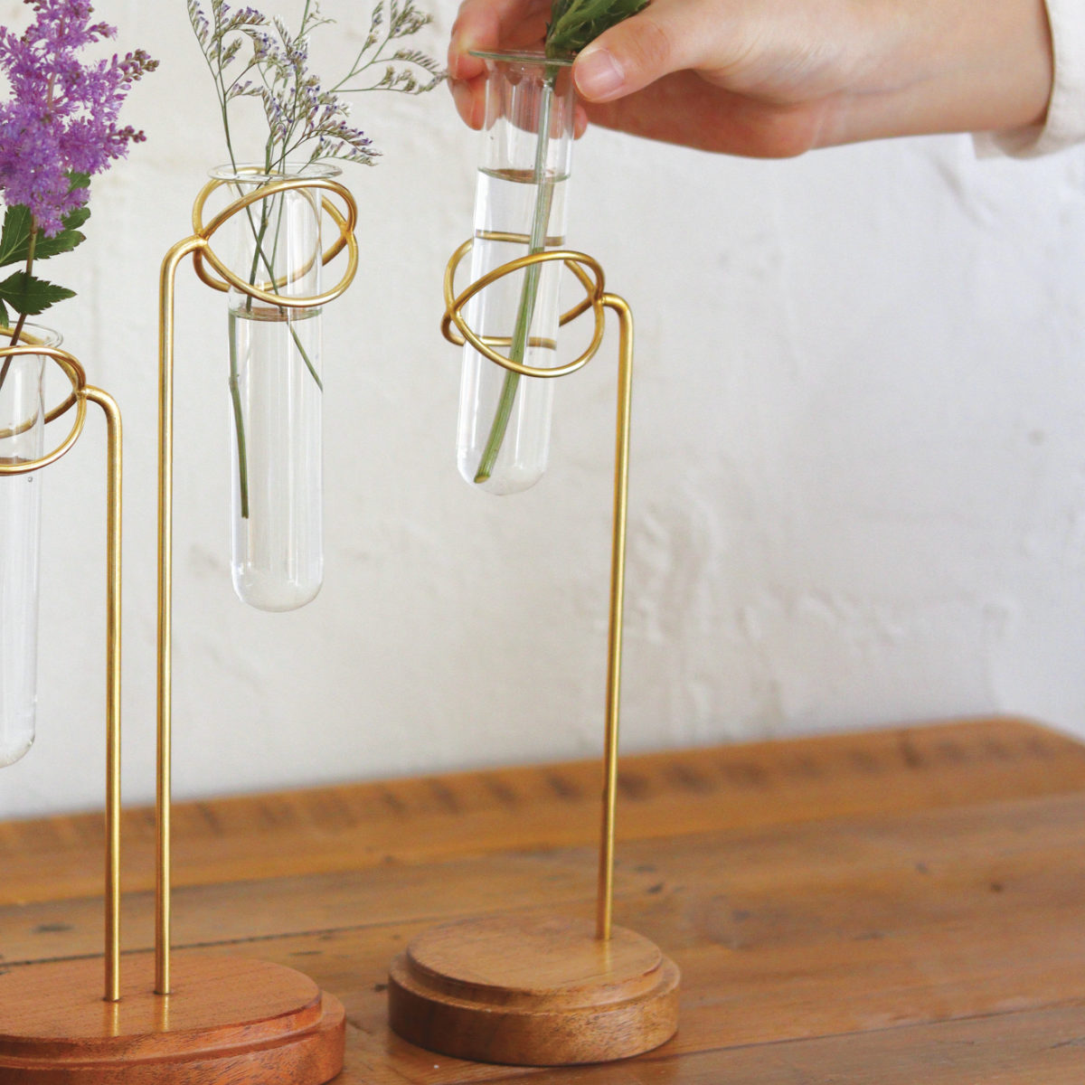 花瓶 アルテン スタンドフラワーベース シングル ( フラワーベース 花びん 花器 ベース 一輪挿し 花 飾る 手作り スタンド 室内 植物 ガラス 真鍮 ハンギング ハンギングオーナメント アカシア 天然木 1連 )