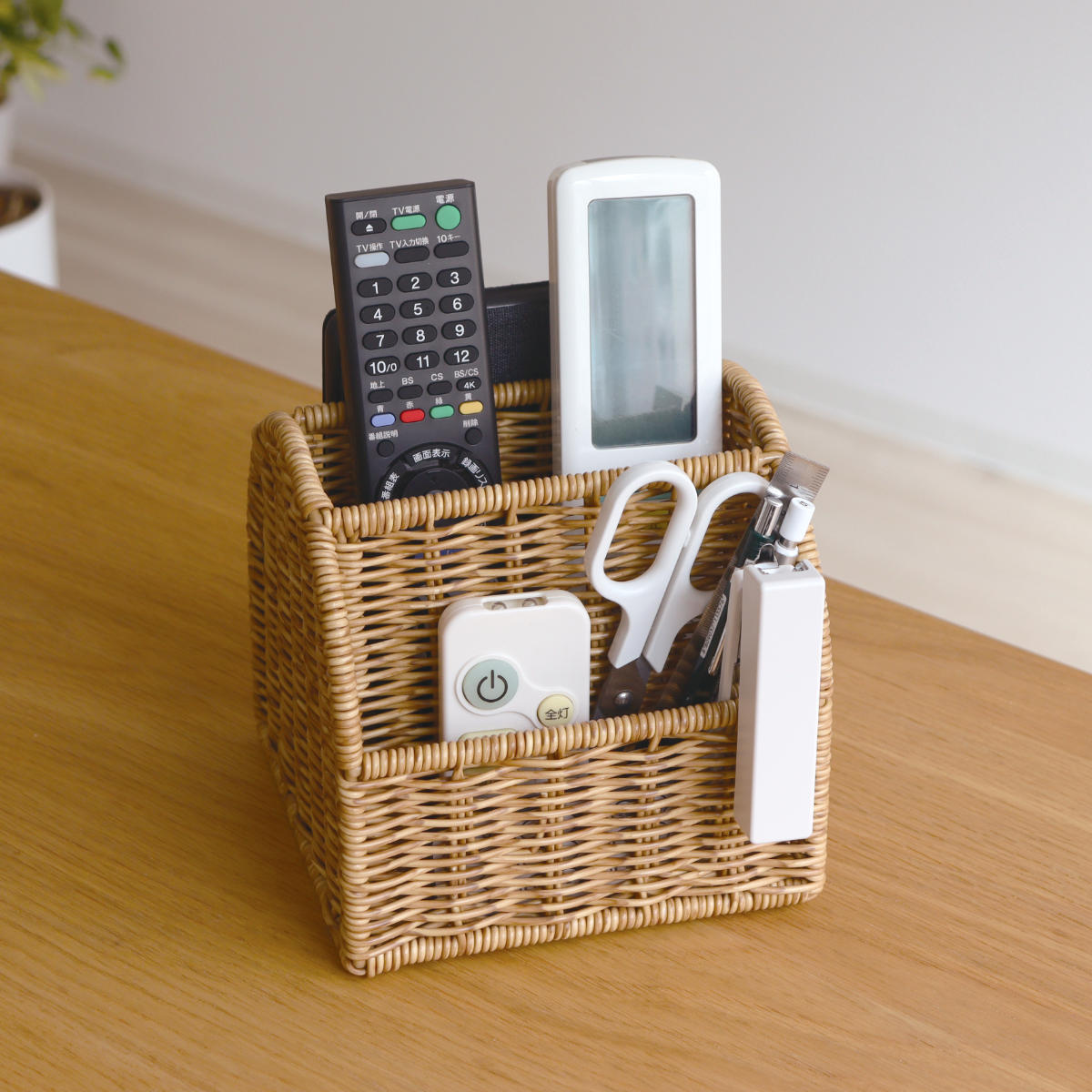 収納ボックス ユティルナイール リモコンラック 小物入れ 洗える ( かご 収納 カゴ ラタン風 水洗い 収納かご 小物収納 リビング収納 幅16×奥行16×高さ16cm 天然素材風 リモコン収納 デスク整理 丸洗い リモコン立て )