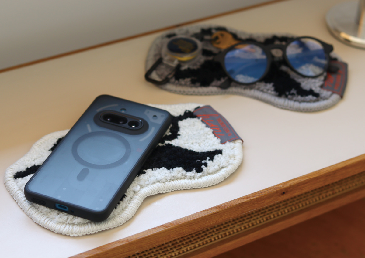 マット 小物置き タフティーグラシーズマット 室内 ( 敷き物 ミニマット タフティング 眼鏡置き スマホ置き 洗える 玄関周り インテリア 雑貨 幅23cm デスク ベッドサイド 時計 スマホ 鍵 置き コンパクト 小さめ ふわふわ ) 【グレー】 グレー