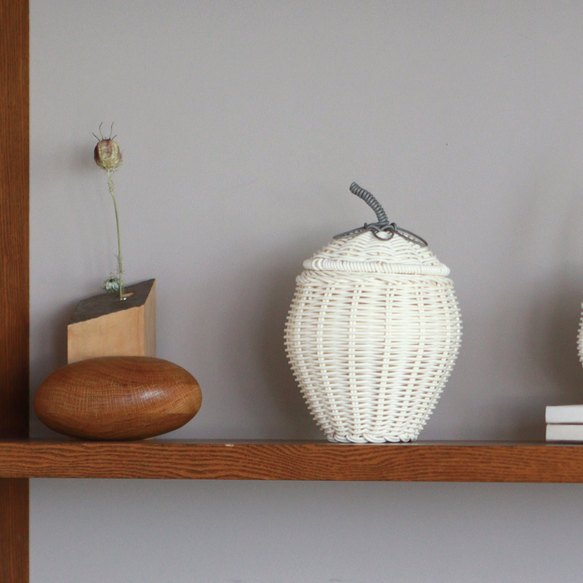 小物入れ バスケット 直径15.5cm フルーツシェイプバスケット ストロベリー 収納ケース 洗える ふた付き ( 収納 小物収納 小物 フルーツ モチーフ 形 型 いちご おしゃれ オシャレ シンプル 北欧 白 しろ ホワイト インテリア )