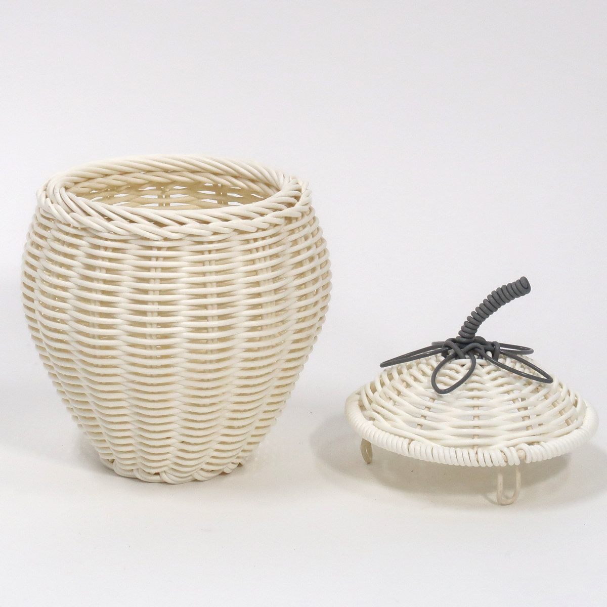 小物入れ バスケット 直径15.5cm フルーツシェイプバスケット ストロベリー 収納ケース 洗える ふた付き ( 収納 小物収納 小物 フルーツ モチーフ 形 型 いちご おしゃれ オシャレ シンプル 北欧 白 しろ ホワイト インテリア )