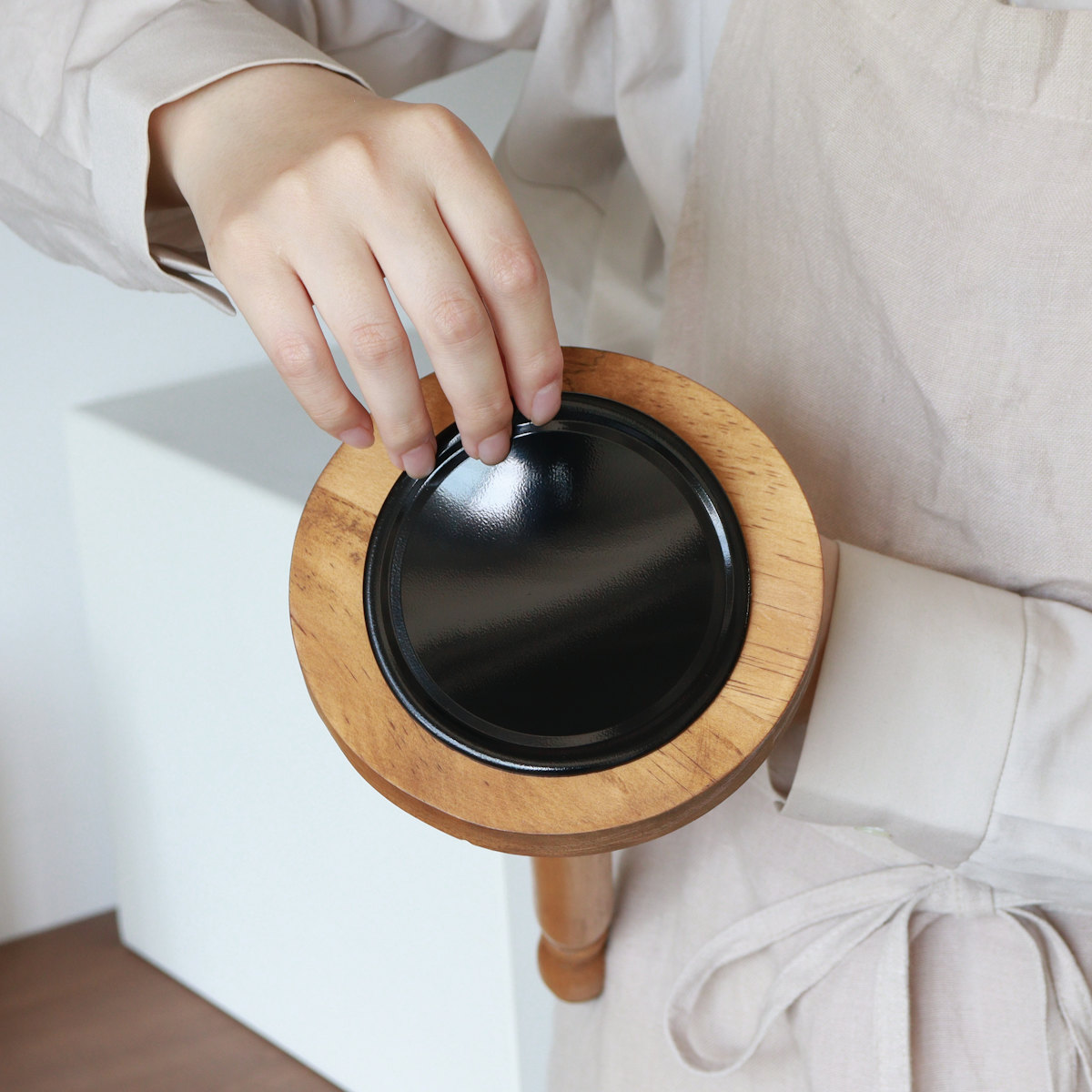 キッチンペーパーホルダー ナインマーケ キッチンペーパースタンド 固定シート付 ( ロールペーパーホルダー ペーパースタンド 収納 スタンド 木製 天然木 キッチンペーパー ロールペーパー キッチンペーパー収納 縦型 置き型 )