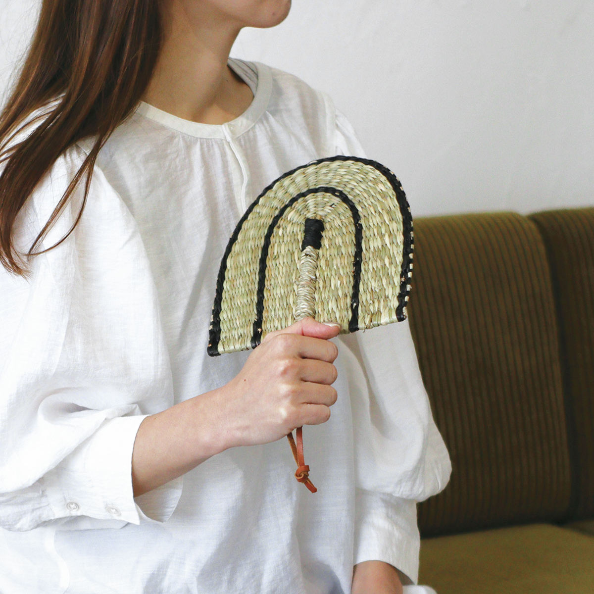 うちわ 団扇 飾れる 紐付き シーグラス 天然素材 Sサイズ （ 和雑貨 壁飾り かわいい 夏 暑さ対策 グッズ 熱中症対策 涼しい お祭り 夏祭り 和風 和装 小物 プレゼント おしゃれ ）