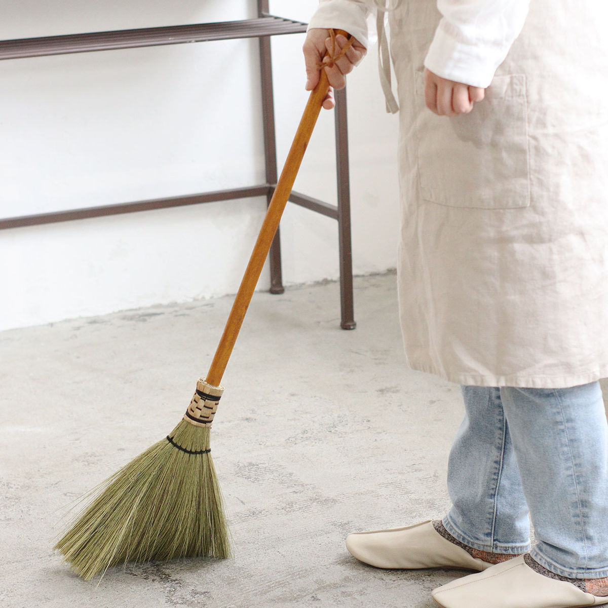 ほうき タイガーグラス Mサイズ （ 箒 ホウキ 玄関掃除 掃き掃除 庭ほうき 柄付き おしゃれ 掃除用品 掃除グッズ ）