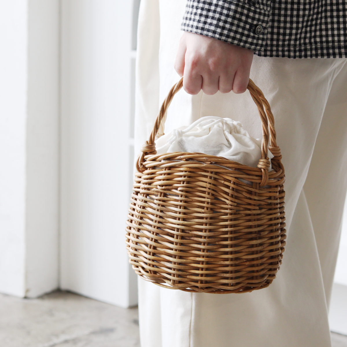 ミニバッグ 小さめ バッグ ハンドバッグ かご編み アラログ エマ （ かごバッグ カゴ 天然素材 アジアン雑貨 ハンドメイド 収納かご 籐 巾着 収納 トートバッグ 手提げ かばん 鞄 手編み おしゃれ 手提げバッグ ）