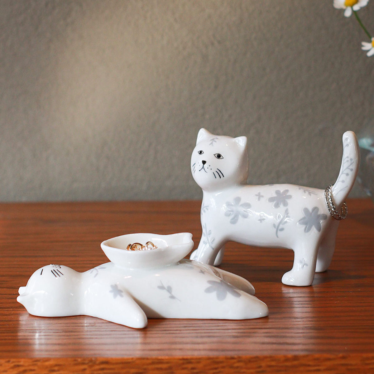 小物収納 Zappyザッピー ねこ 磁器 （ アクセサリー収納 インセンストレイ 磁器製 リング 指輪 ピアス 収納 かわいい 置き物 ネコ ディスプレイ インテリア イヤリング 鍵 雑貨 お香 コーン ） 【インセンストレイ】