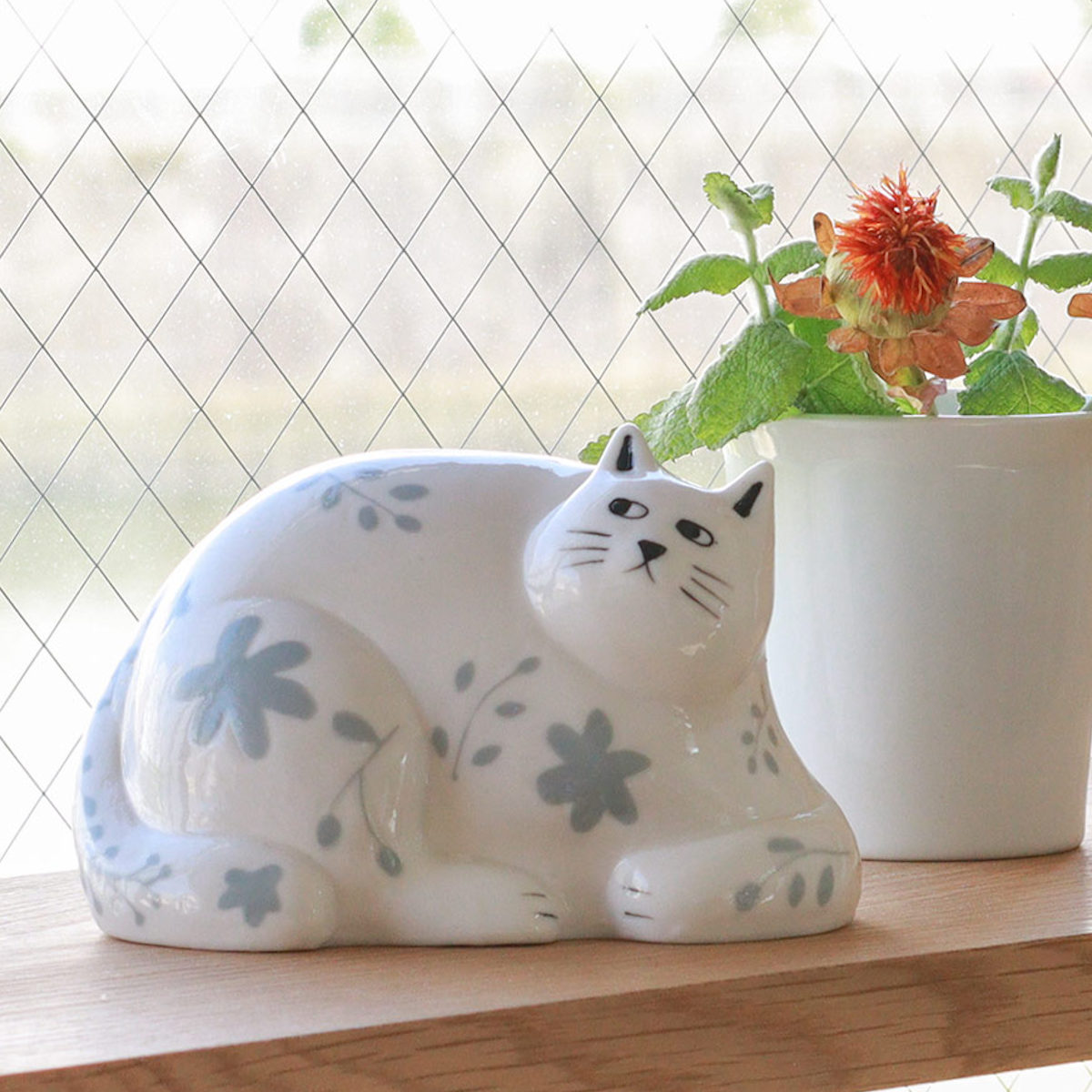 マネーバンク Zappyザッピー ねこ 貯金箱 磁器 （ ネコ 猫 磁器製 かわいい 置き物 貯金 お金 小銭 子供 インテリア マネーボックス コイン お小遣い おこづかい 管理 取り出し口付き ）