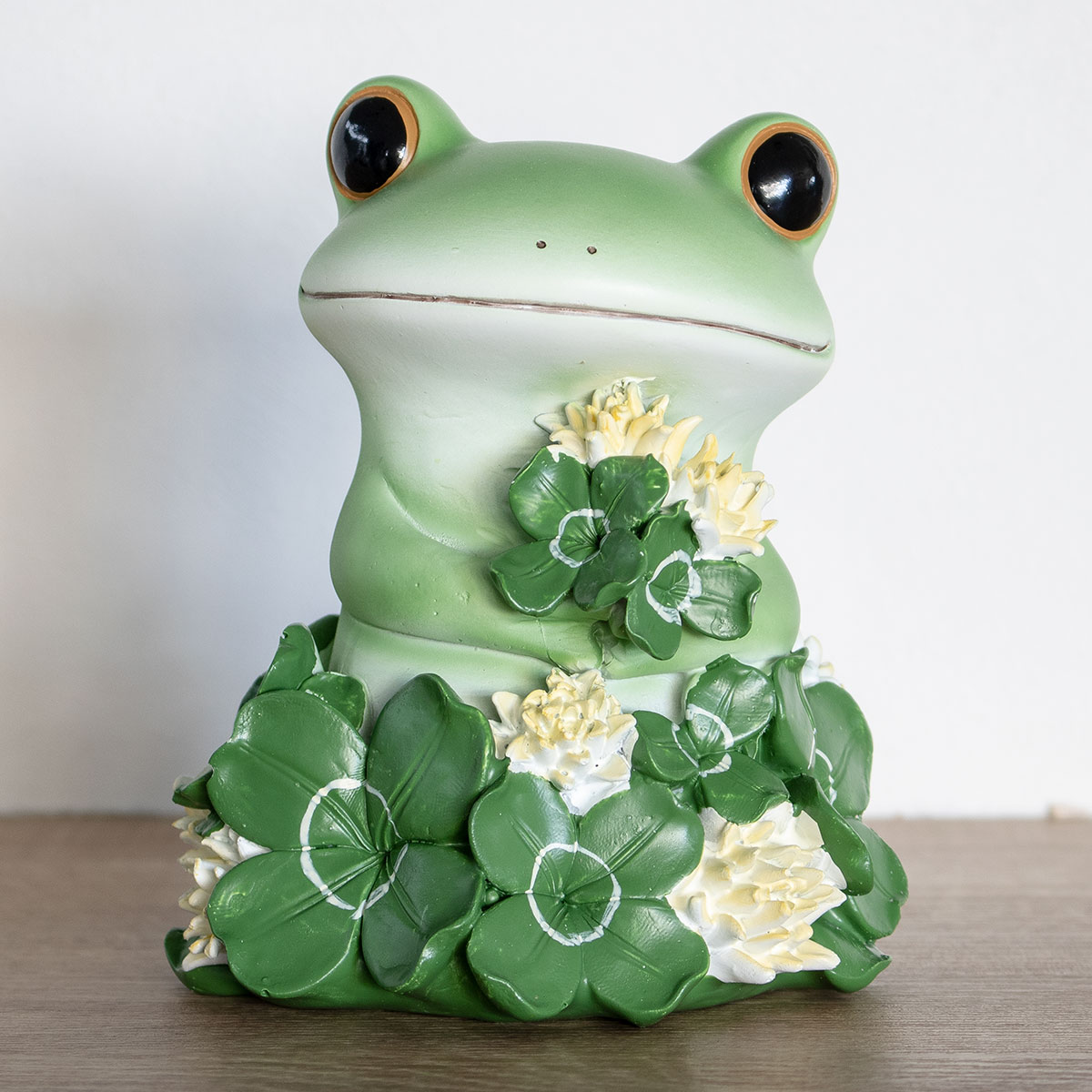 人気ショップが最安値挑戦！ 木彫り 蛙 キーホルダー 葉付き 緑 レディース