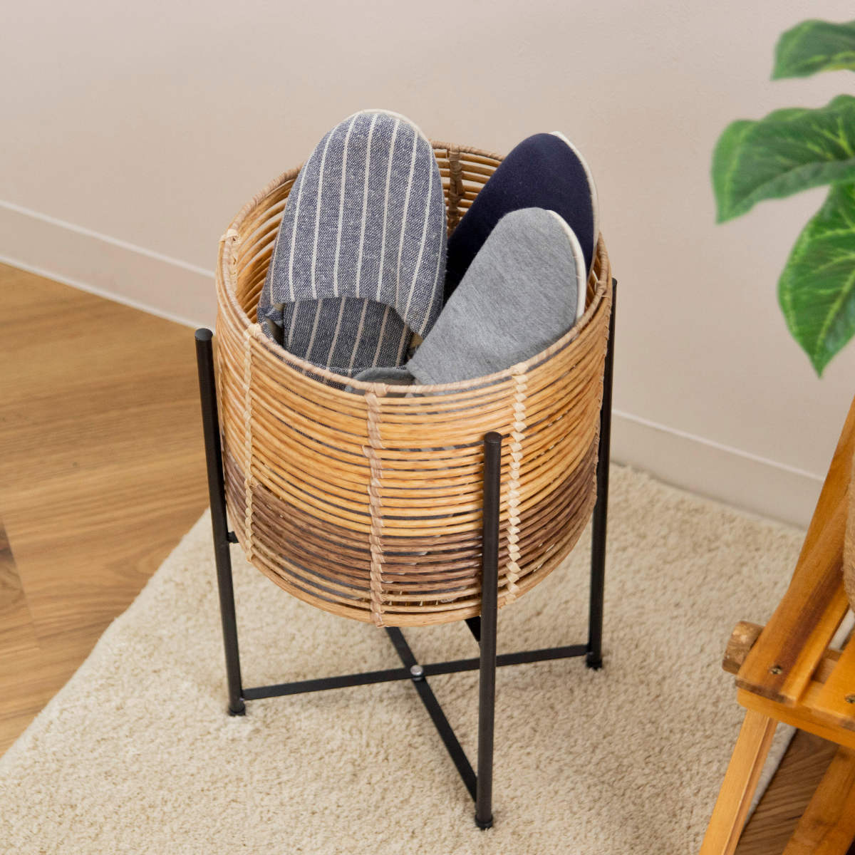 鉢カバー トーク ラウタ フェイクPEPE スタンド付きバスケットラウンドトール M ( プランターカバー ポットカバー かご カゴ バスケット 収納カゴ 手編み 観葉植物 鉢植え 花 室内 おしゃれ 水洗い 植木鉢カバー 脚付き 7号鉢 丸型 )