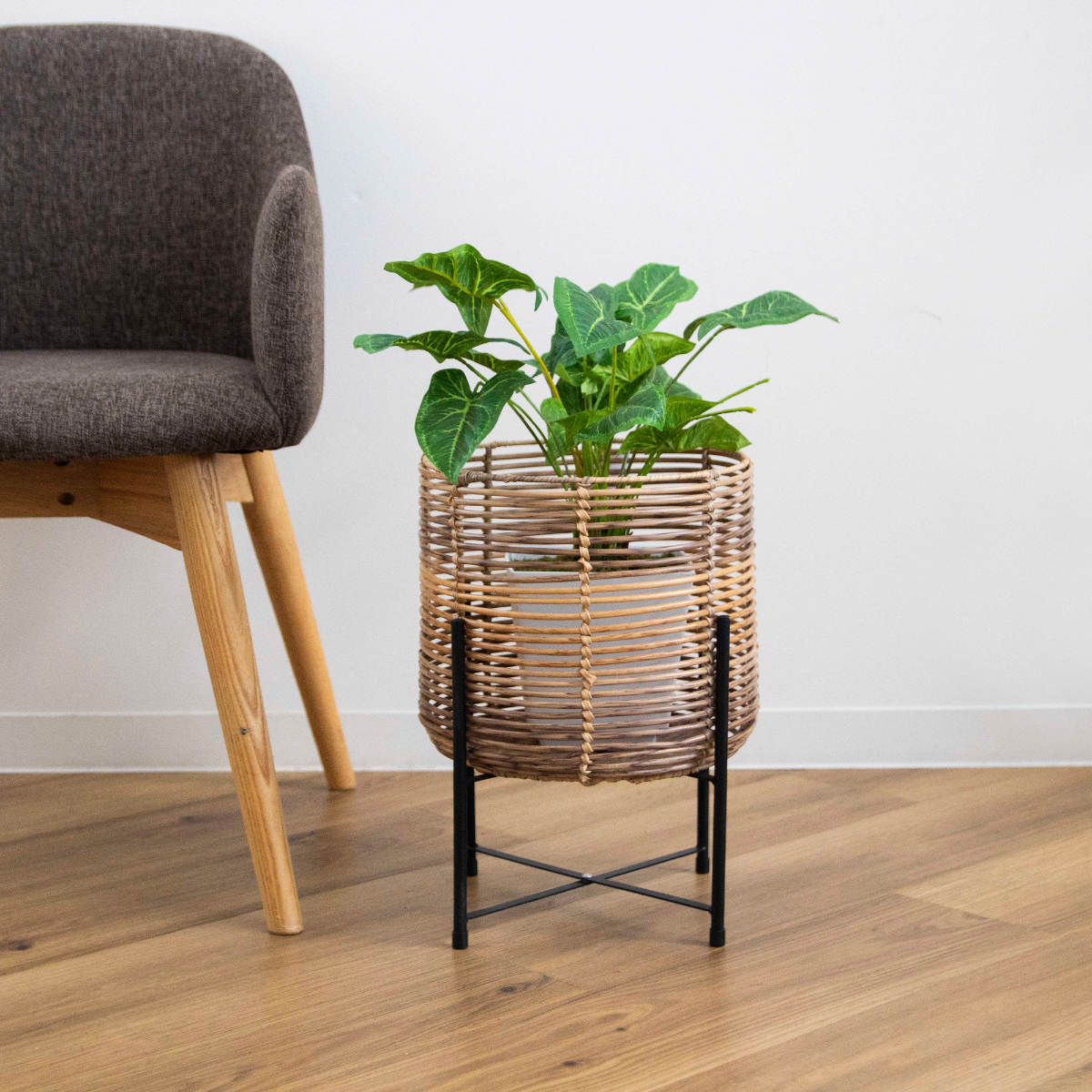 鉢カバー トーク ラウタ フェイクPEPP スタンド付きバスケットラウンド L ( プランターカバー ポットカバー かご カゴ バスケット 収納カゴ 手編み 観葉植物 鉢植え 花 室内 おしゃれ 水洗い 植木鉢カバー 脚付き 8号鉢 丸型 )