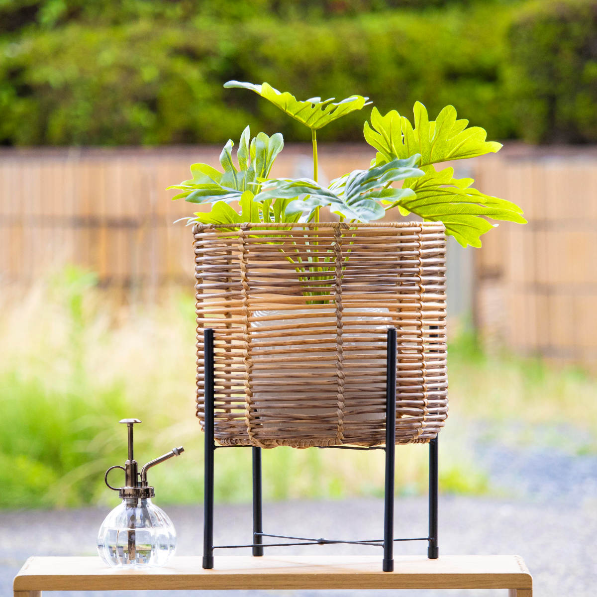 鉢カバー トーク ラウタ フェイクPEPP スタンド付きバスケットラウンド L ( プランターカバー ポットカバー かご カゴ バスケット 収納カゴ 手編み 観葉植物 鉢植え 花 室内 おしゃれ 水洗い 植木鉢カバー 脚付き 8号鉢 丸型 )