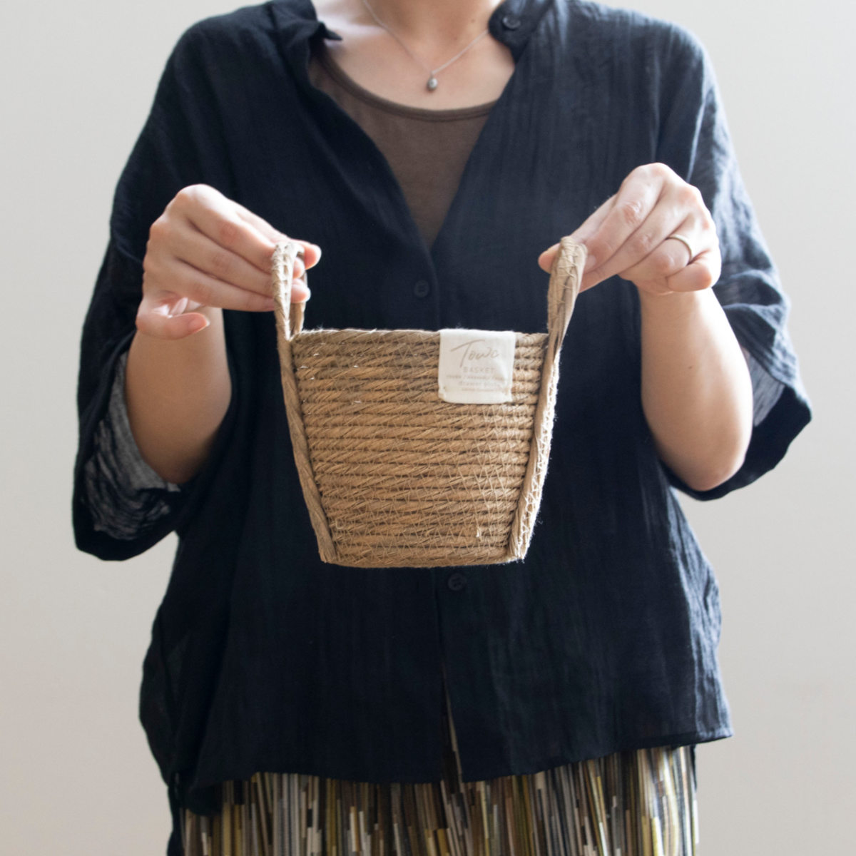 鉢カバーモネ フェイクPE バスケットラウンド S ( プランターカバー ポットカバー かご カゴ バスケット 収納カゴ 小物収納 手編み 観葉植物 鉢植え 花 室内 小物入れ おしゃれポット 鉢ポット 水洗い 植木鉢カバー 4号鉢 丸型 ) 【ナチュラル】 ナチュラル