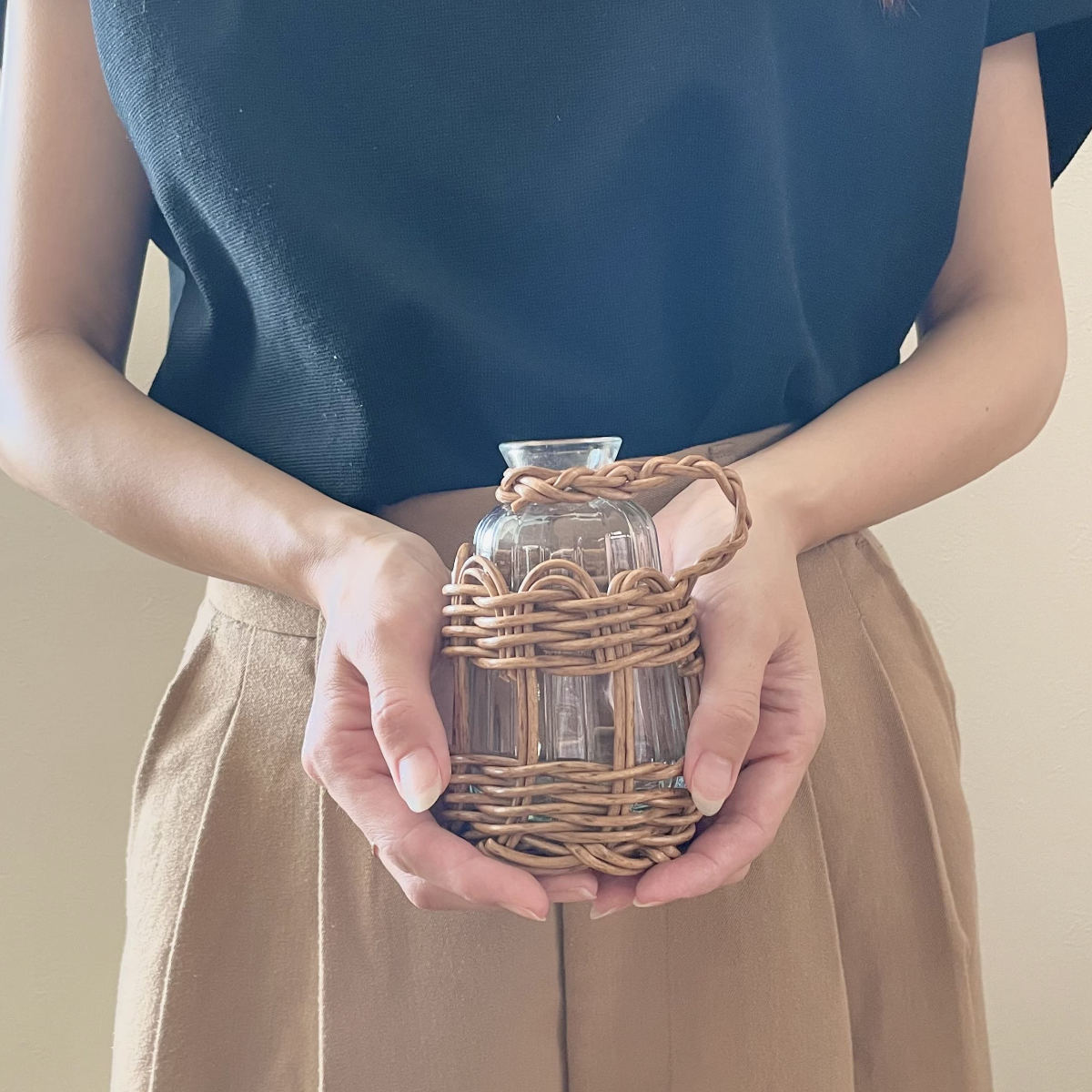 花瓶 ヴァス フェイクPE 柳フラワーベース ハンドル型 S ( 花ビン 花びん 花器 ベース フラワーベース フラワー 花 飾る 花入れ ガラス ガラス製 クリア 透明 おしゃれ 洗える 天然素材風 一輪挿し )