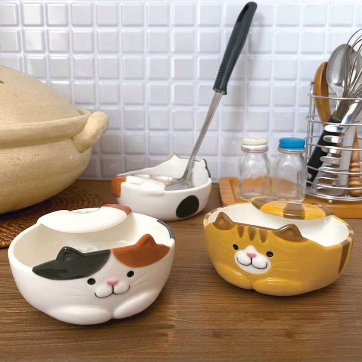 お玉立て 猫のお玉ホルダー （ お玉スタンド お玉置き お玉ホルダー お玉受け おたまスタンド 陶器 キッチンツールスタンド お玉 置き スタンド 入れ ちょい置き 一時置き キッチン小物 ネコ かわいい ） 【ミケ】