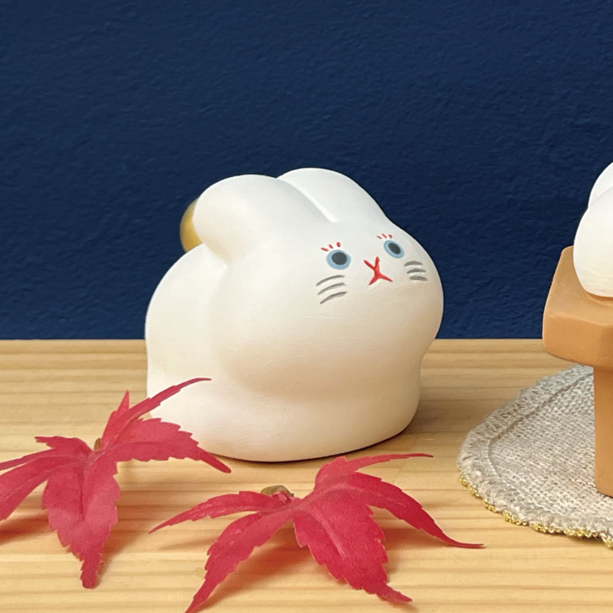 オブジェ 月しっぽ うさぎ （ 置き物 ウサギ 雑貨 インテリア 玄関 お月見 十五夜 飾り 季節の置き物 秋 陶製 かわいい コンパクト ワンポイント トイレ ニッチ 飾る 可愛い リビング 卓上 机上 おしゃれ 癒し ）