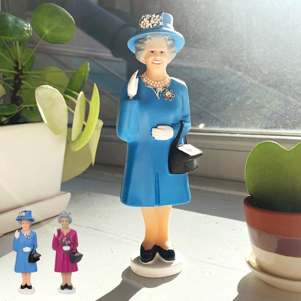 オブジェ SOLAR QUEEN ソーラークイーン （ 置き物 動く ソーラー式 太陽の光 インテリア 雑貨 手を振る 女王 おもしろ雑貨 ギフト プレゼント ダービーエディション プラチナジュビリー ソーラータイプ かわいい ディスプレイ ） 【ダービーブルー】