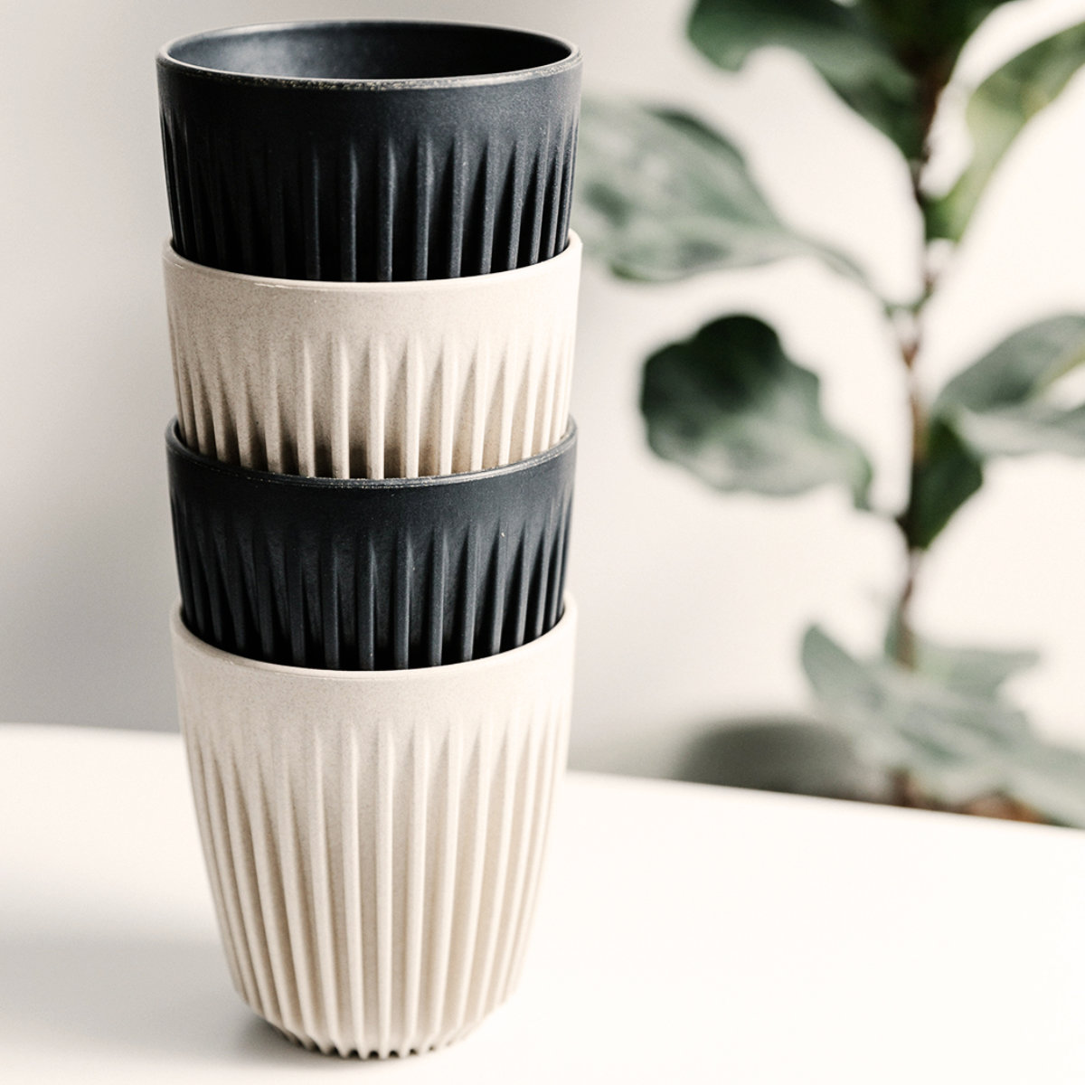 タンブラー 350ml Huskee ハスキーカップ 12オンス ( BPAフリー 食洗機対応 蓋付き コップ マグ マグカップ マグコップ エスプレッソ カップ おしゃれ かわいい サステナブル コーヒー豆 コーヒー ) 【チャコール】 チャコール