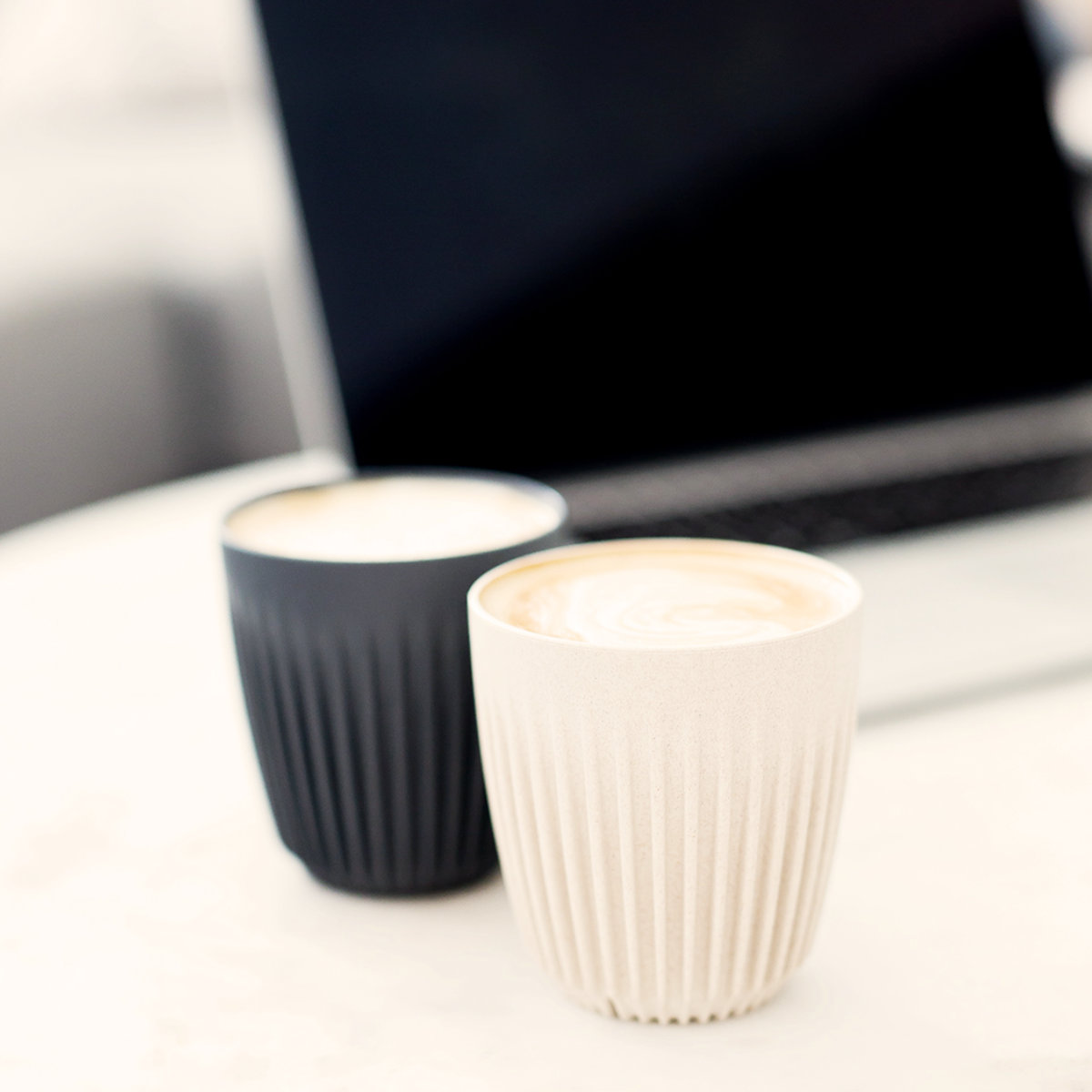 タンブラー 350ml Huskee ハスキーカップ 12オンス ( BPAフリー 食洗機対応 蓋付き コップ マグ マグカップ マグコップ エスプレッソ カップ おしゃれ かわいい サステナブル コーヒー豆 コーヒー ) 【チャコール】 チャコール