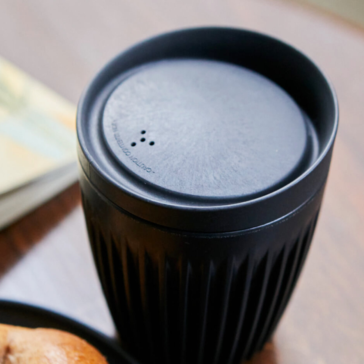 タンブラー 350ml Huskee ハスキーカップ 12オンス ( BPAフリー 食洗機対応 蓋付き コップ マグ マグカップ マグコップ エスプレッソ カップ おしゃれ かわいい サステナブル コーヒー豆 コーヒー ) 【チャコール】 チャコール