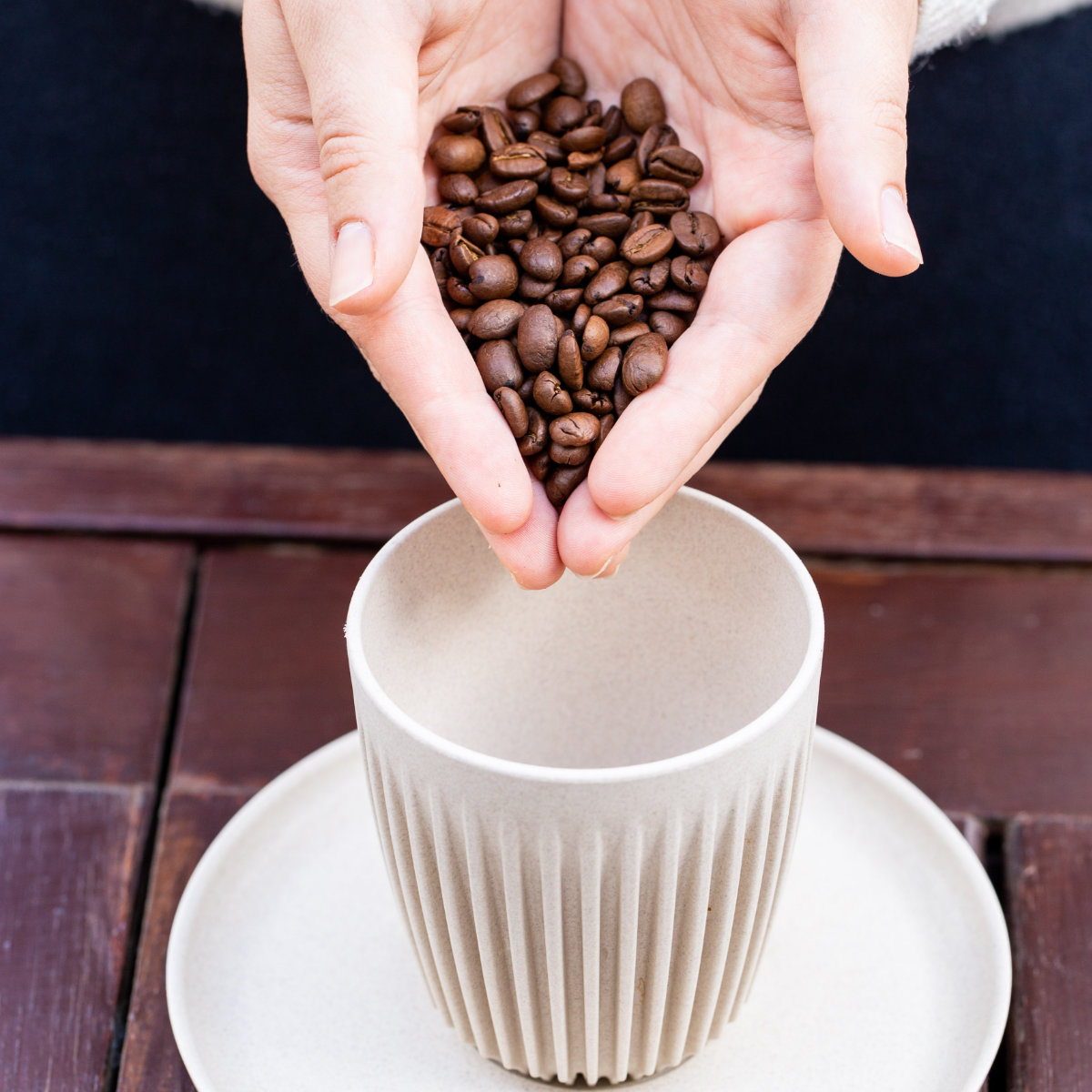 タンブラー 350ml Huskee ハスキーカップ 12オンス ( BPAフリー 食洗機対応 蓋付き コップ マグ マグカップ マグコップ エスプレッソ カップ おしゃれ かわいい サステナブル コーヒー豆 コーヒー ) 【チャコール】 チャコール