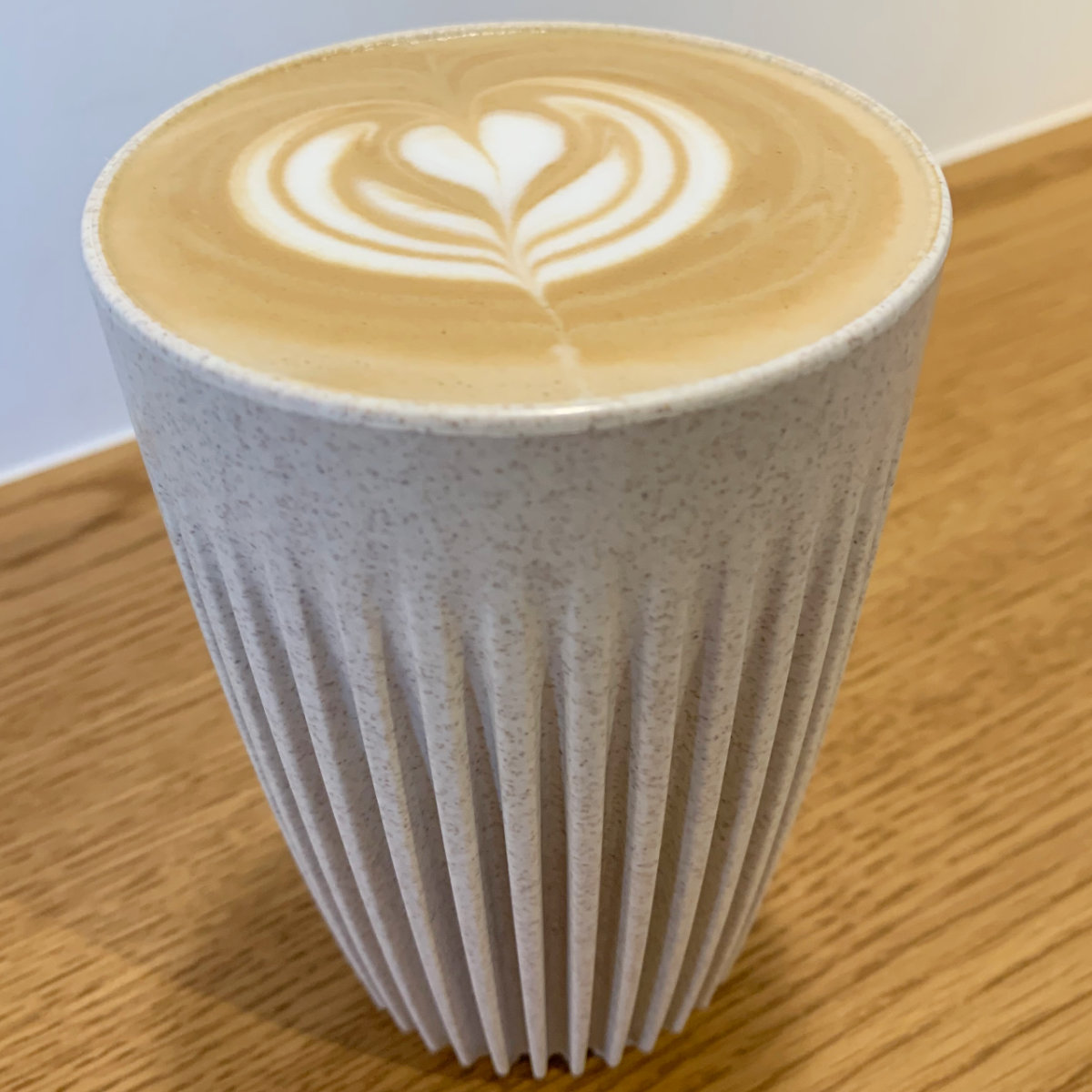 タンブラー 350ml Huskee ハスキーカップ 12オンス ( BPAフリー 食洗機対応 蓋付き コップ マグ マグカップ マグコップ エスプレッソ カップ おしゃれ かわいい サステナブル コーヒー豆 コーヒー ) 【チャコール】 チャコール