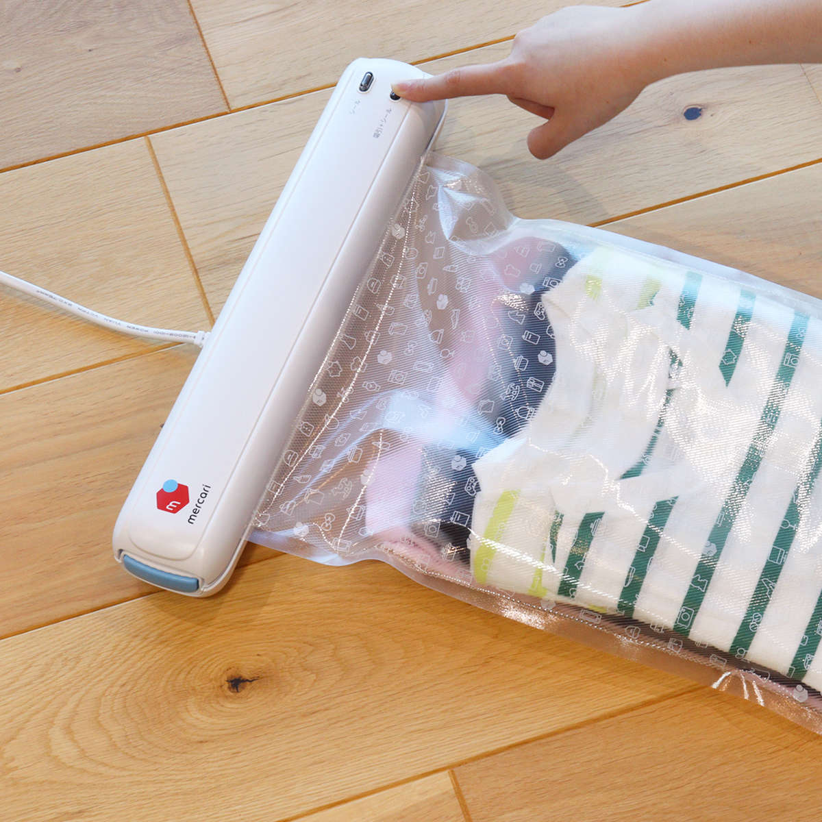 圧縮 衣類用圧縮シーラー メルカリ 梱包 ( 衣類圧縮機 衣類圧縮シーラー 衣類圧縮袋 自動 密封 梱包材 梱包機 フリマアプリ 発送準備 衣類 厚みダウン 圧縮袋 衣類収納 圧縮機 梱包資材 自動圧縮 自動密封 洋服 子供服 コンパクト )